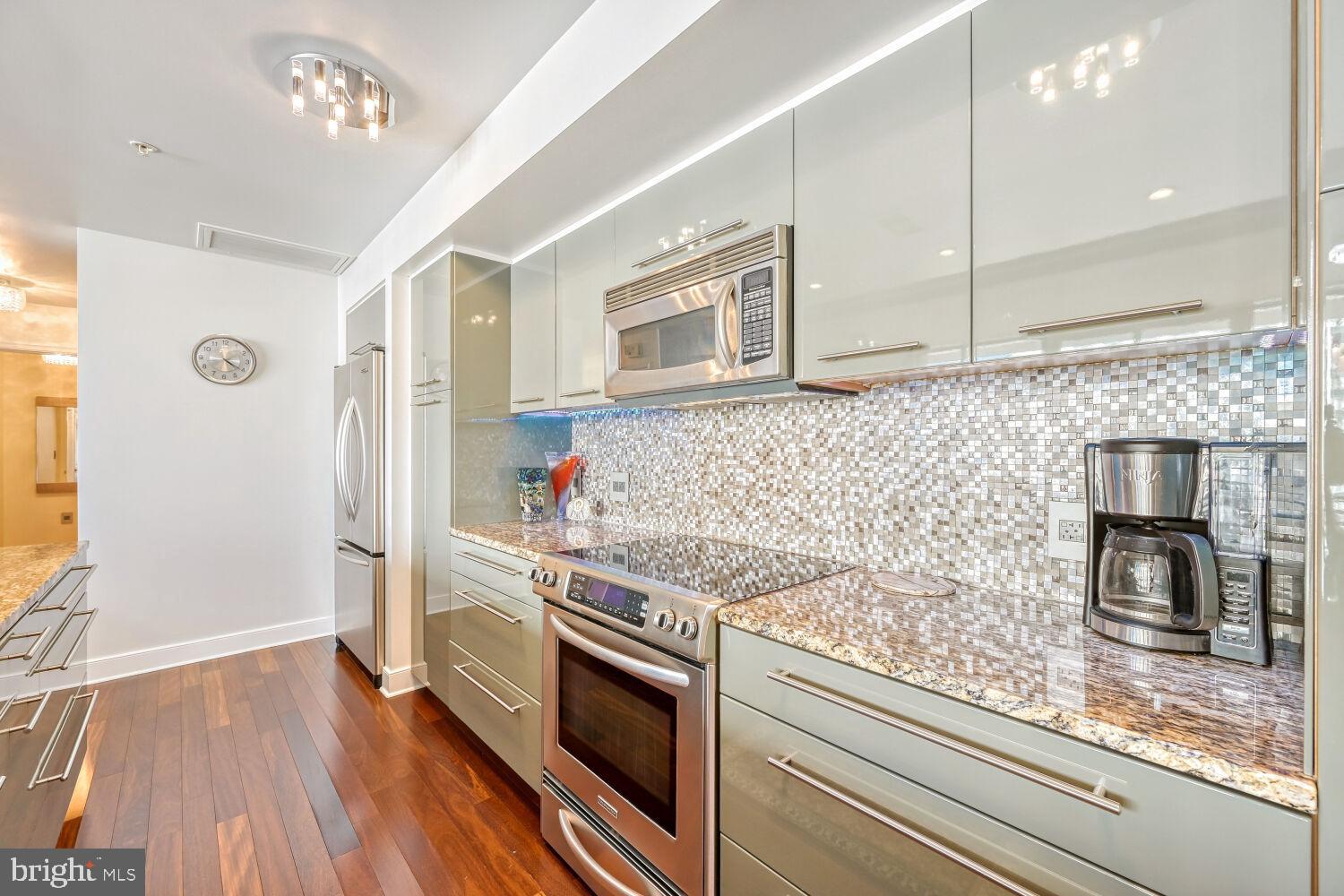 HARBOR EAST - Residential