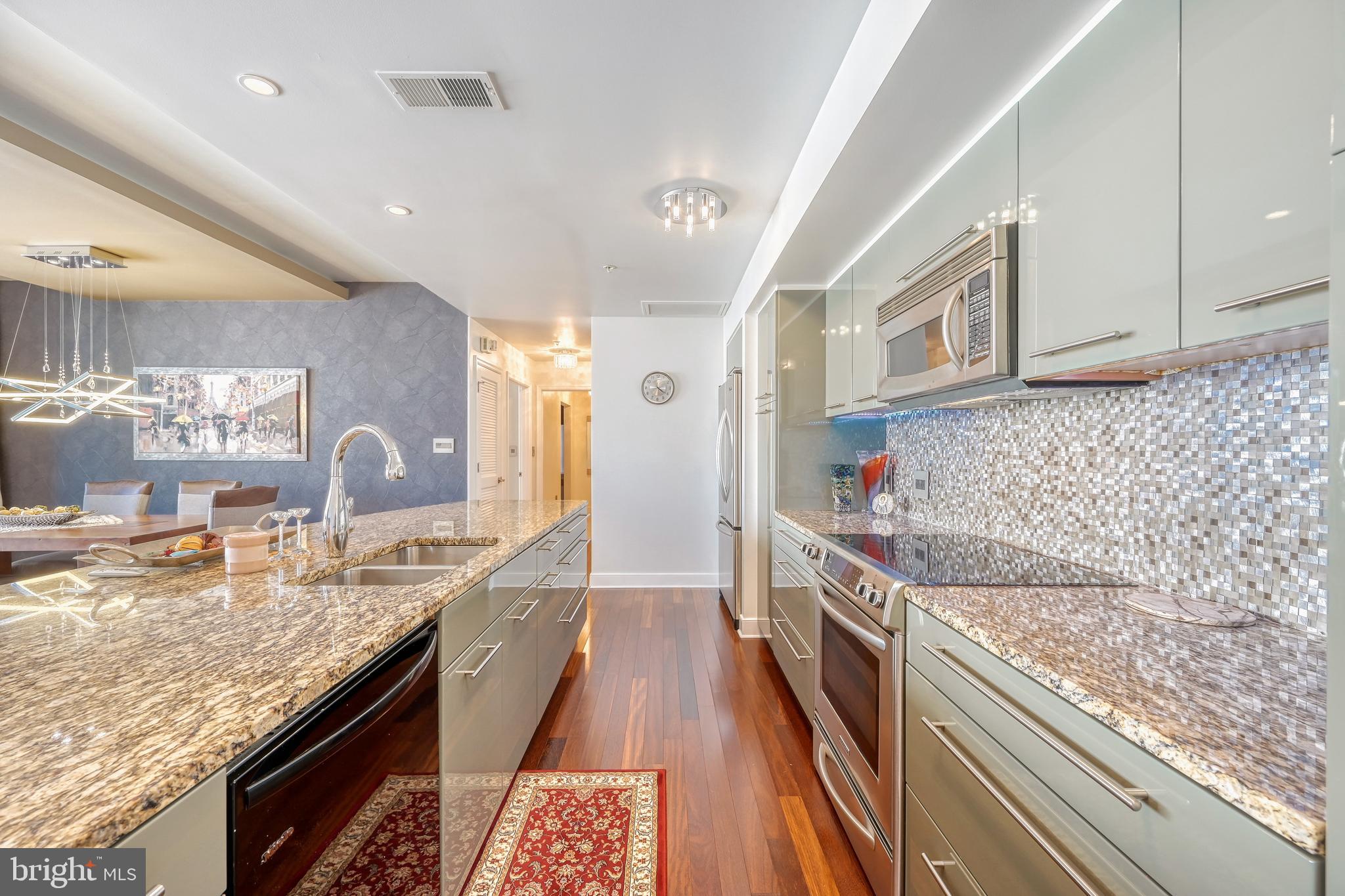 HARBOR EAST - Residential