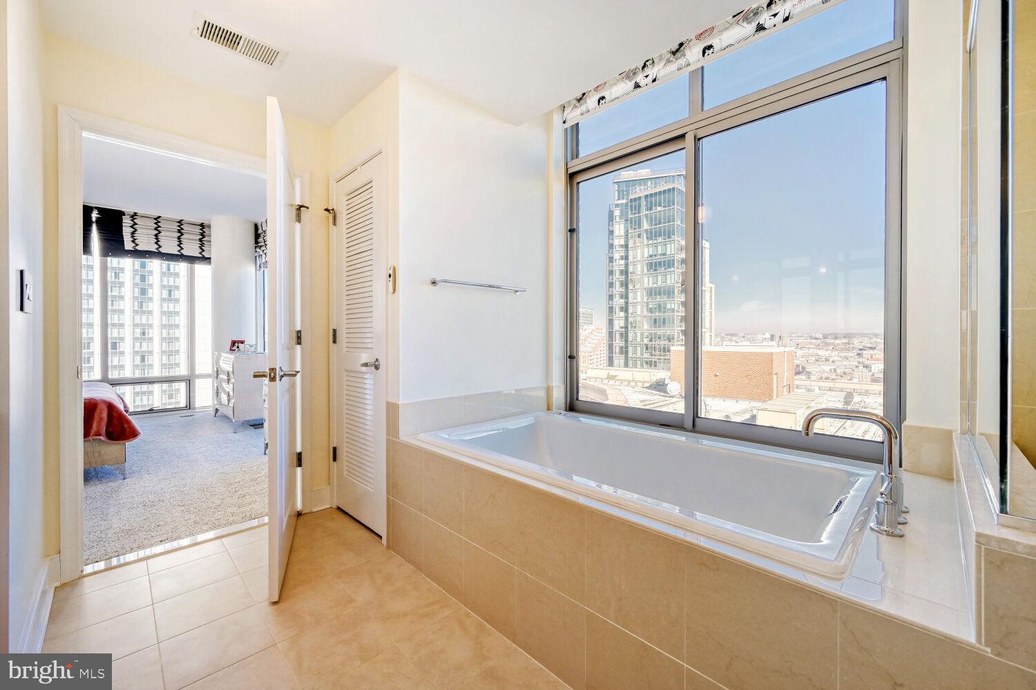 HARBOR EAST - Residential