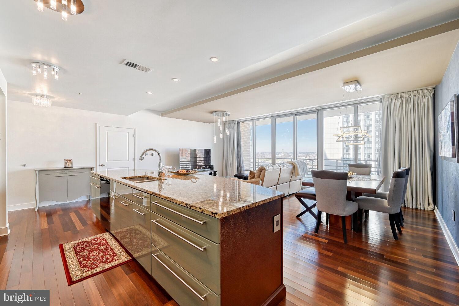 HARBOR EAST - Residential