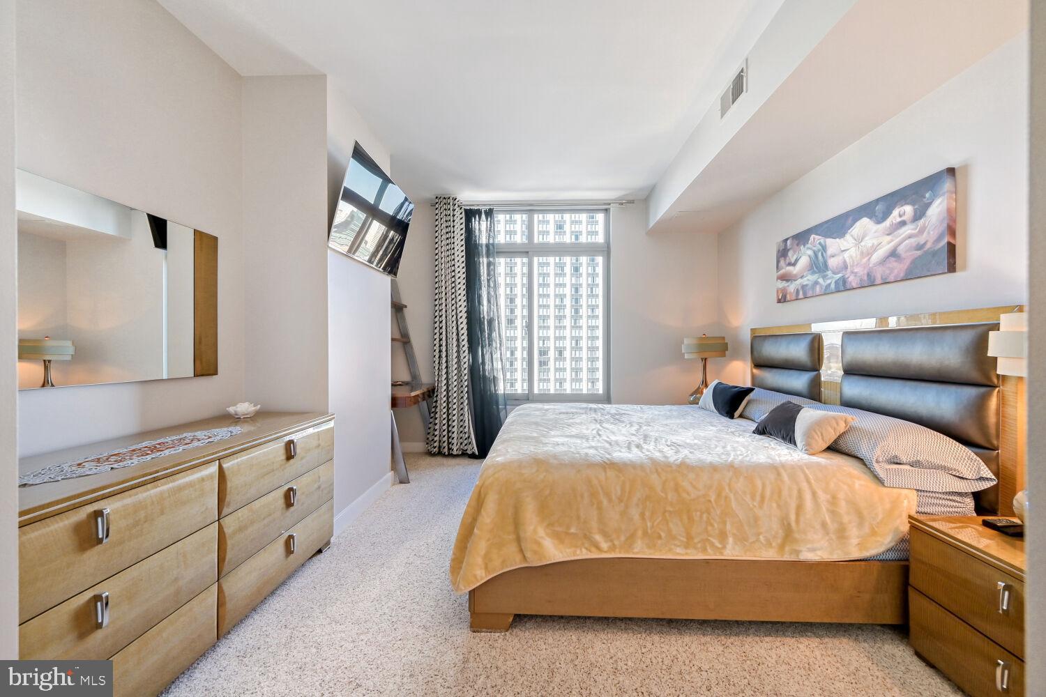 HARBOR EAST - Residential
