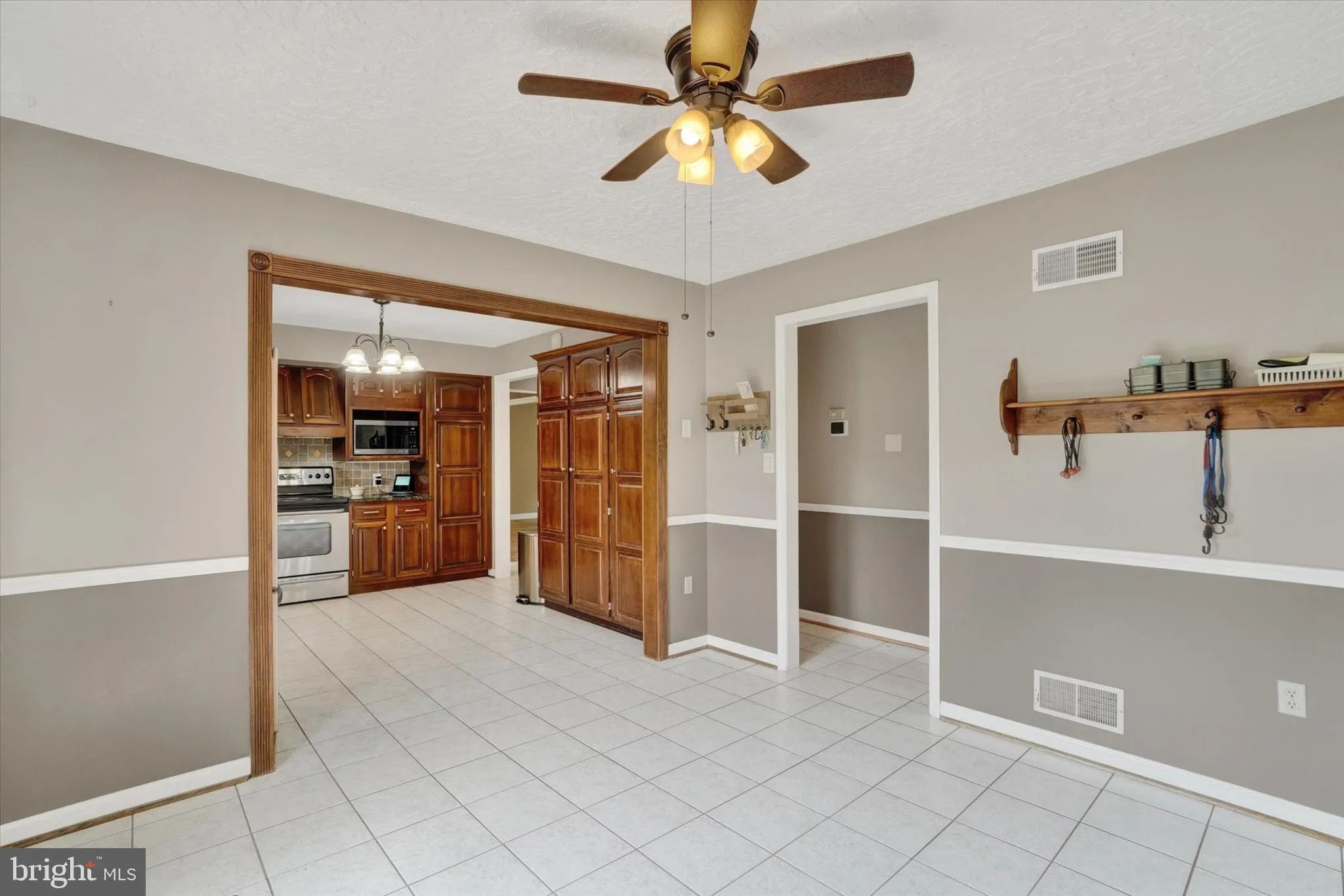 Seven Valleys, Pennsylvania 17360, United States, 5 Bedrooms Bedrooms, ,3 BathroomsBathrooms,Residential,Active,147541