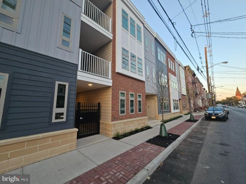 Townhouse For Rent - 200 Hamilton Avenue #214<br/> TRENTON, NJ 08609