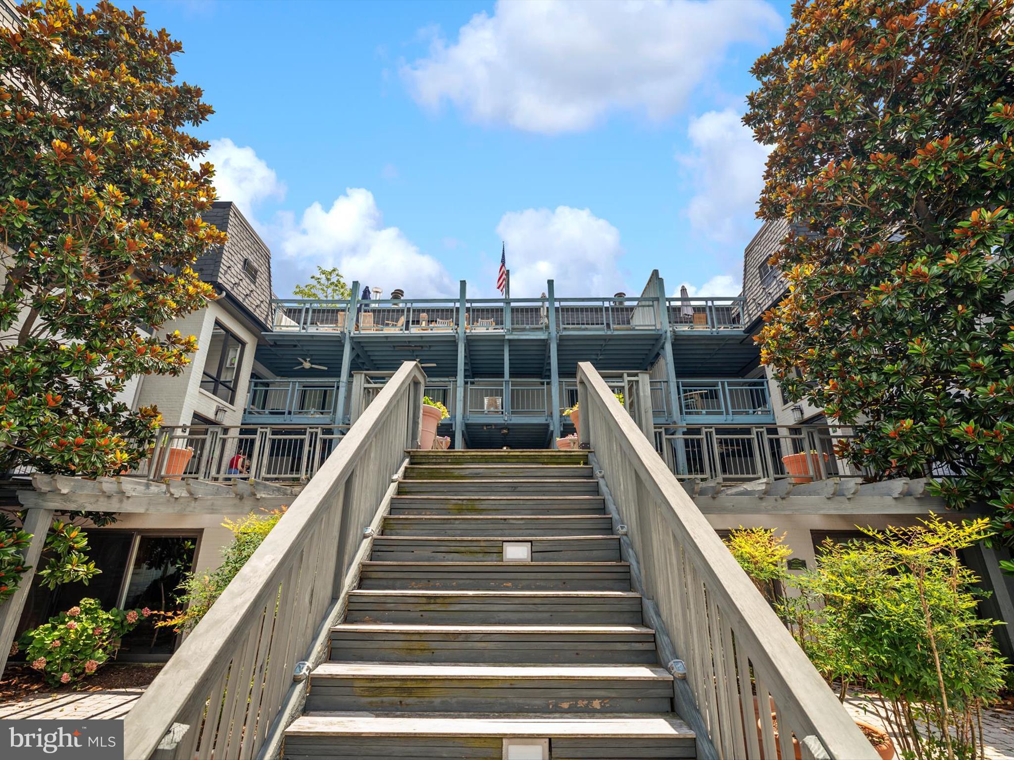 THE YACHT CLUB CONDOMINIUMS - Residential