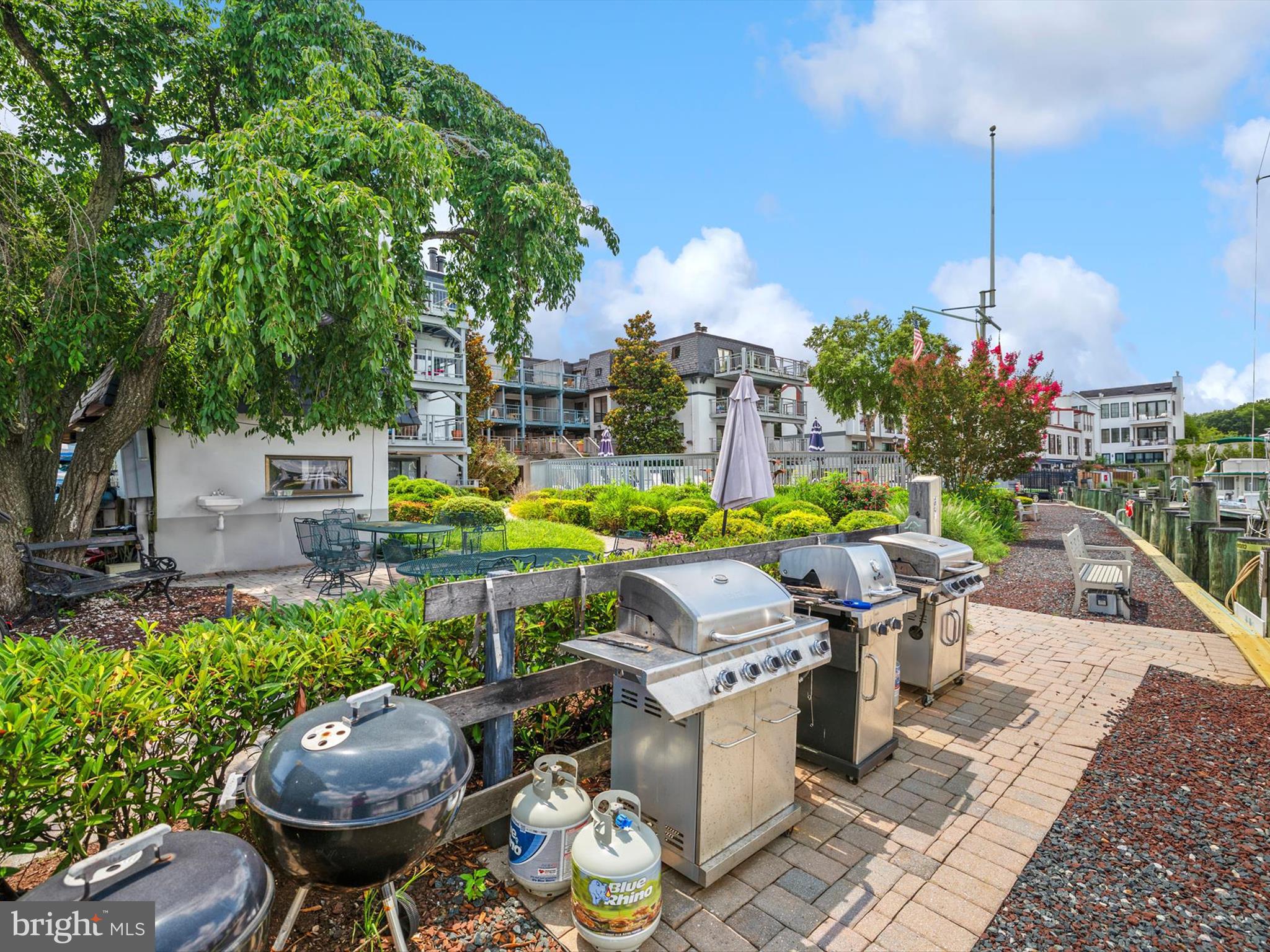 THE YACHT CLUB CONDOMINIUMS - Residential