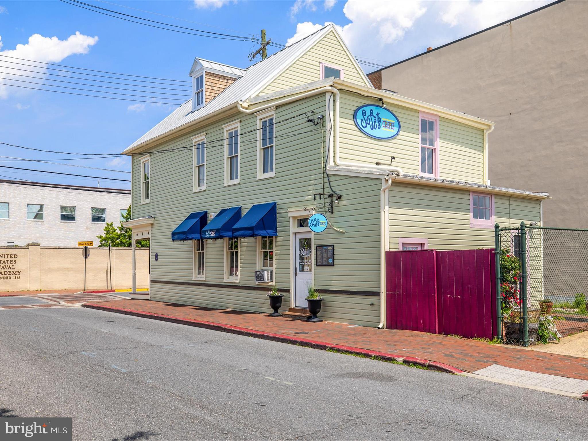 THE YACHT CLUB CONDOMINIUMS - Residential