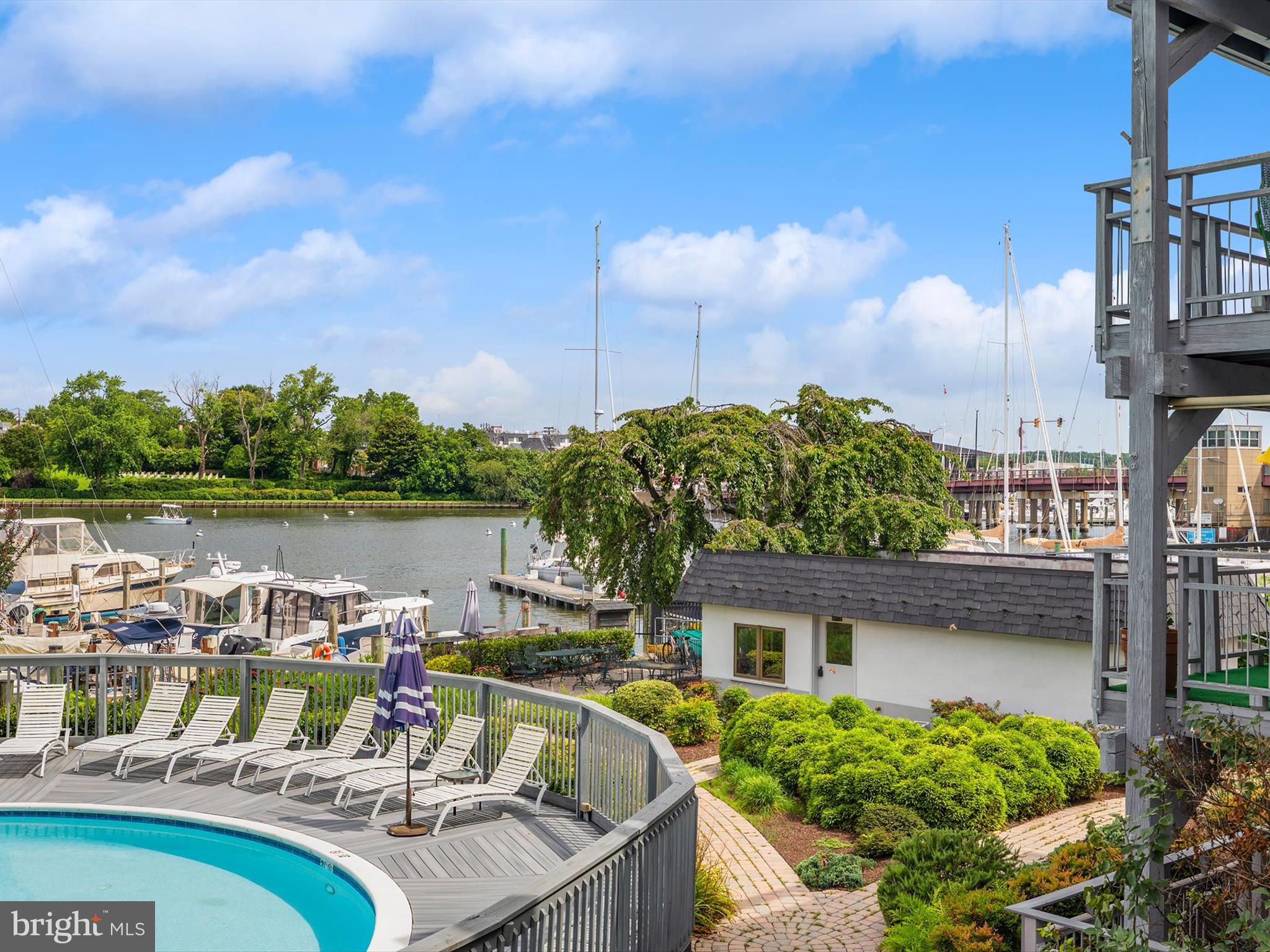 THE YACHT CLUB CONDOMINIUMS - Residential