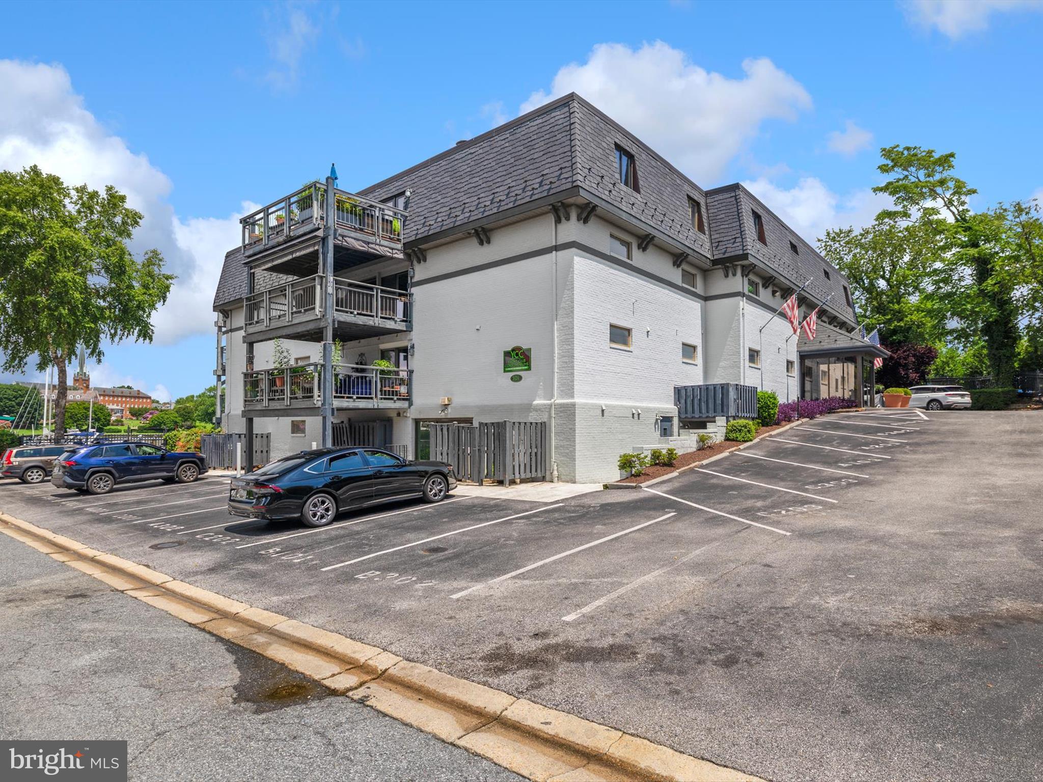 THE YACHT CLUB CONDOMINIUMS - Residential