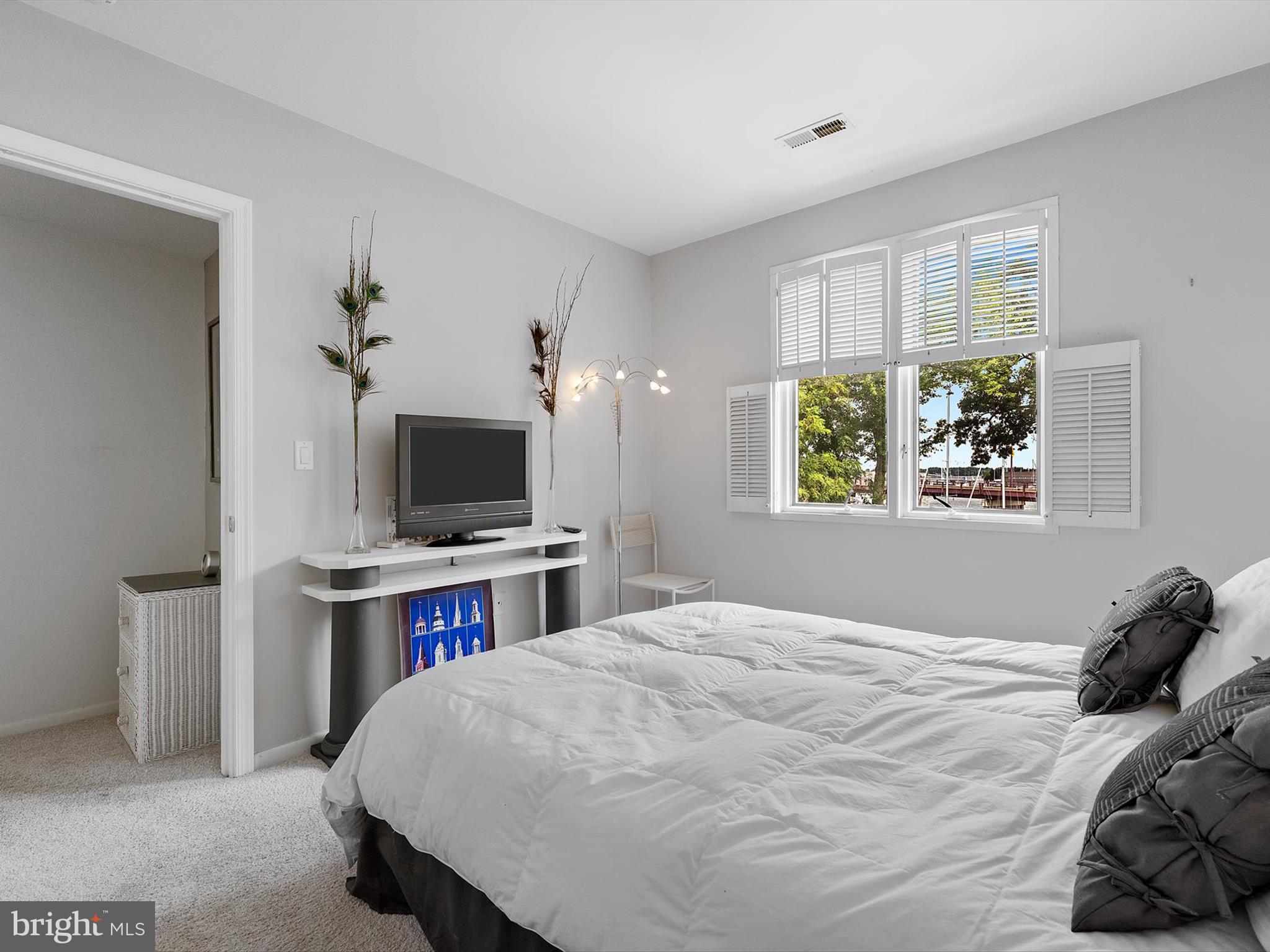 THE YACHT CLUB CONDOMINIUMS - Residential