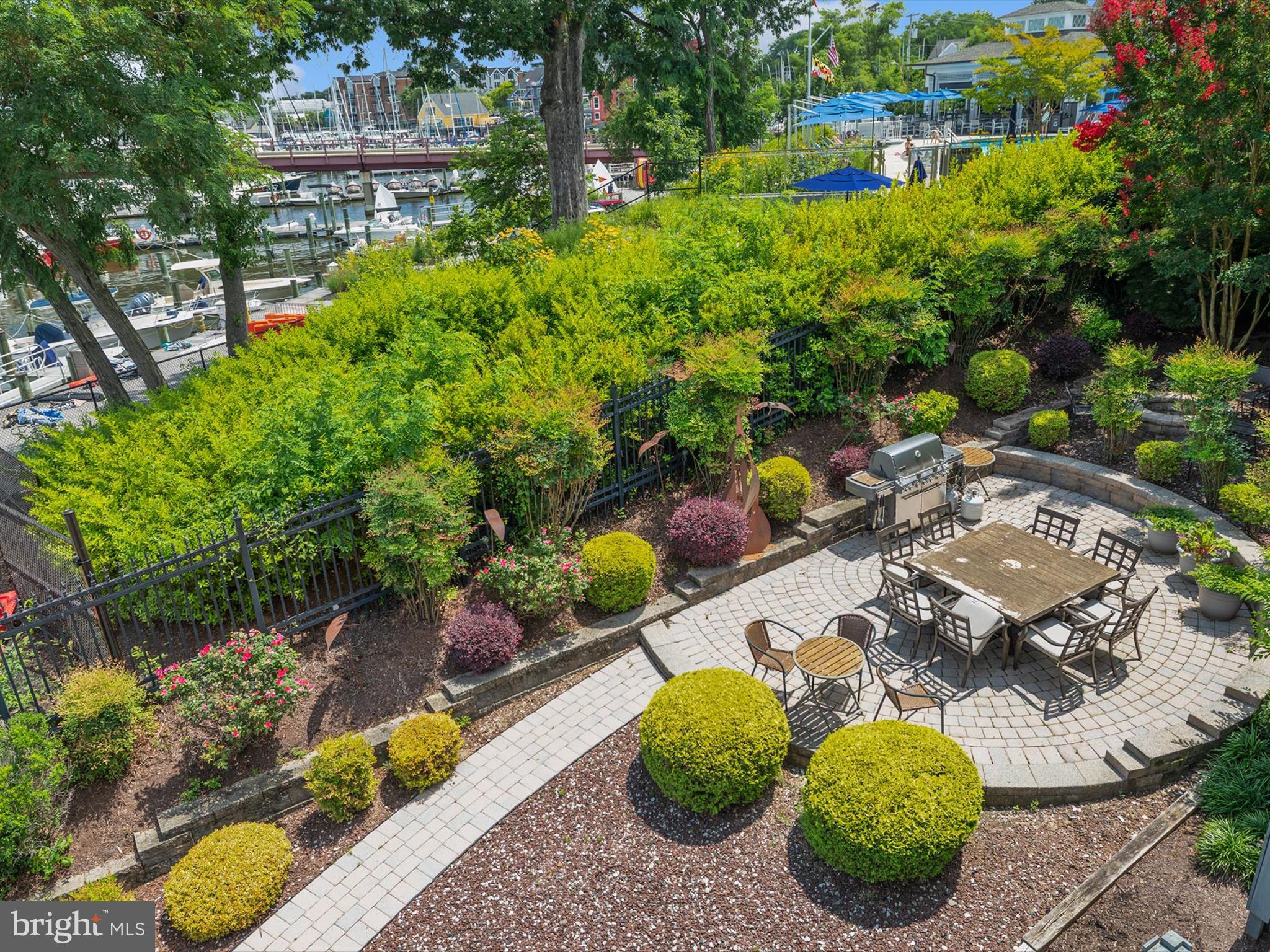 THE YACHT CLUB CONDOMINIUMS - Residential