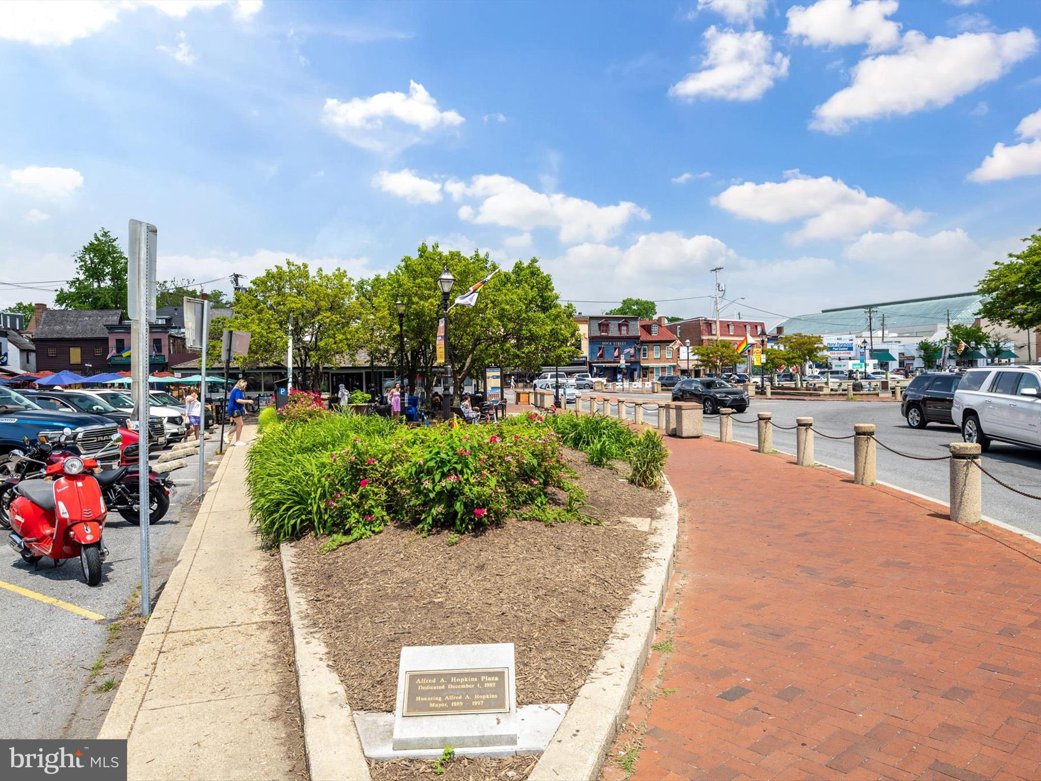 THE YACHT CLUB CONDOMINIUMS - Residential