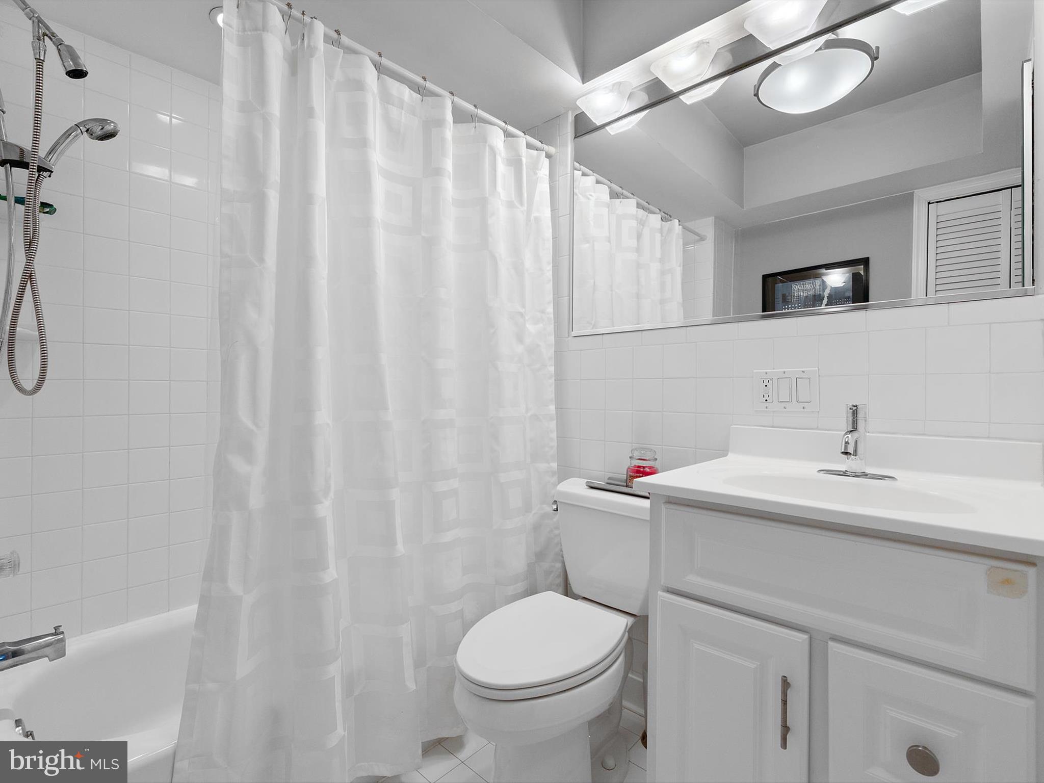 THE YACHT CLUB CONDOMINIUMS - Residential