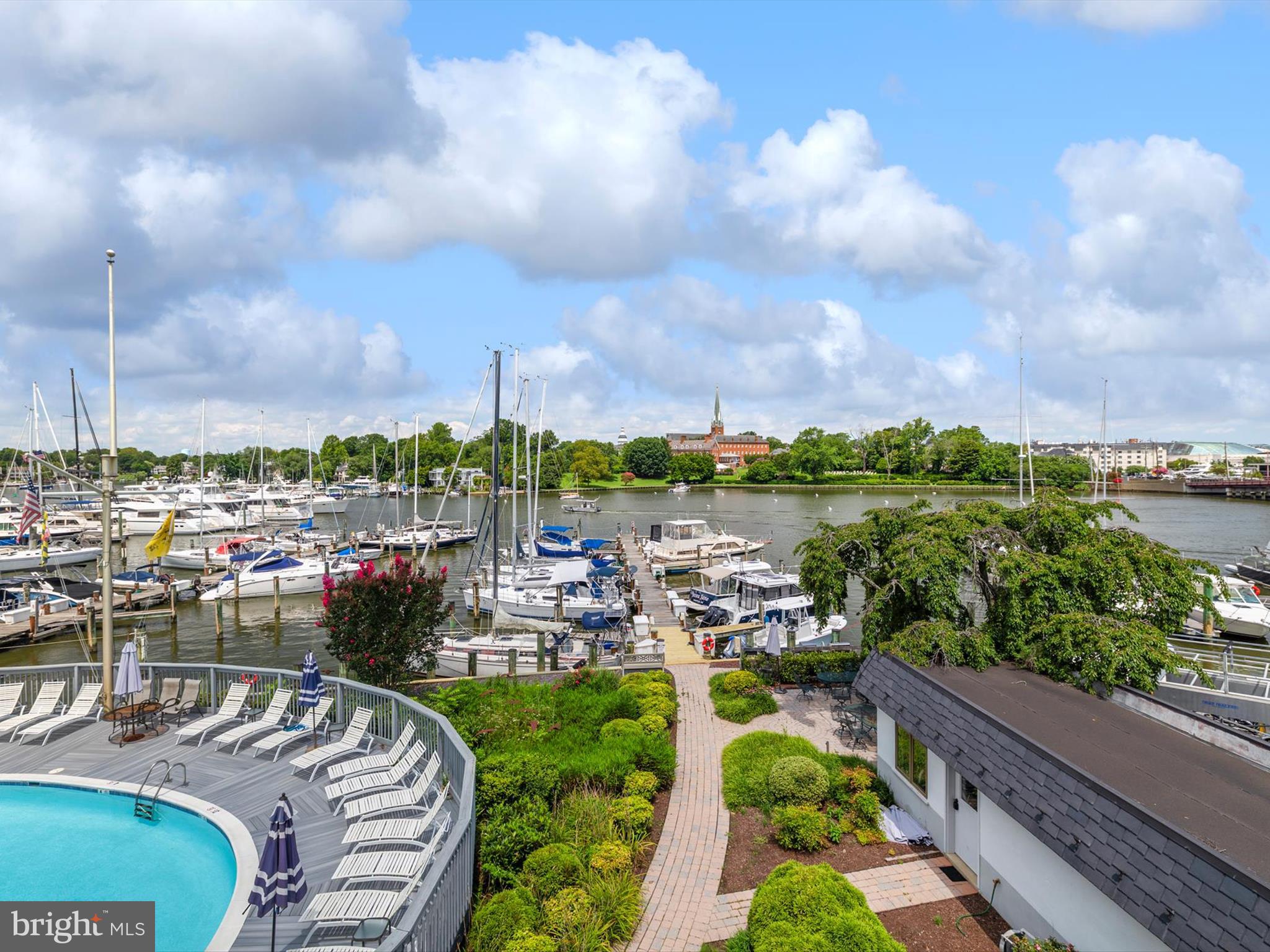 THE YACHT CLUB CONDOMINIUMS - Residential