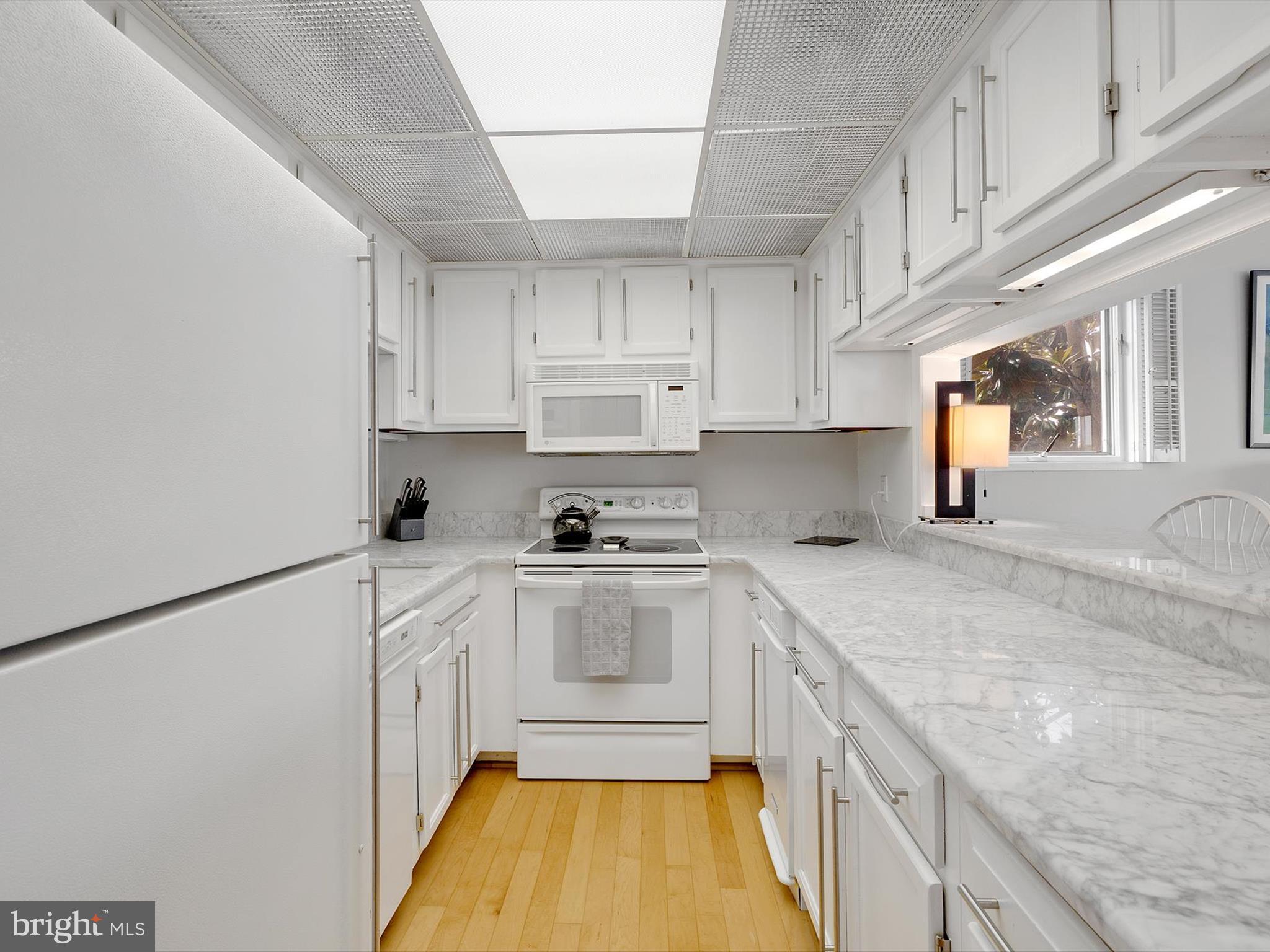 THE YACHT CLUB CONDOMINIUMS - Residential