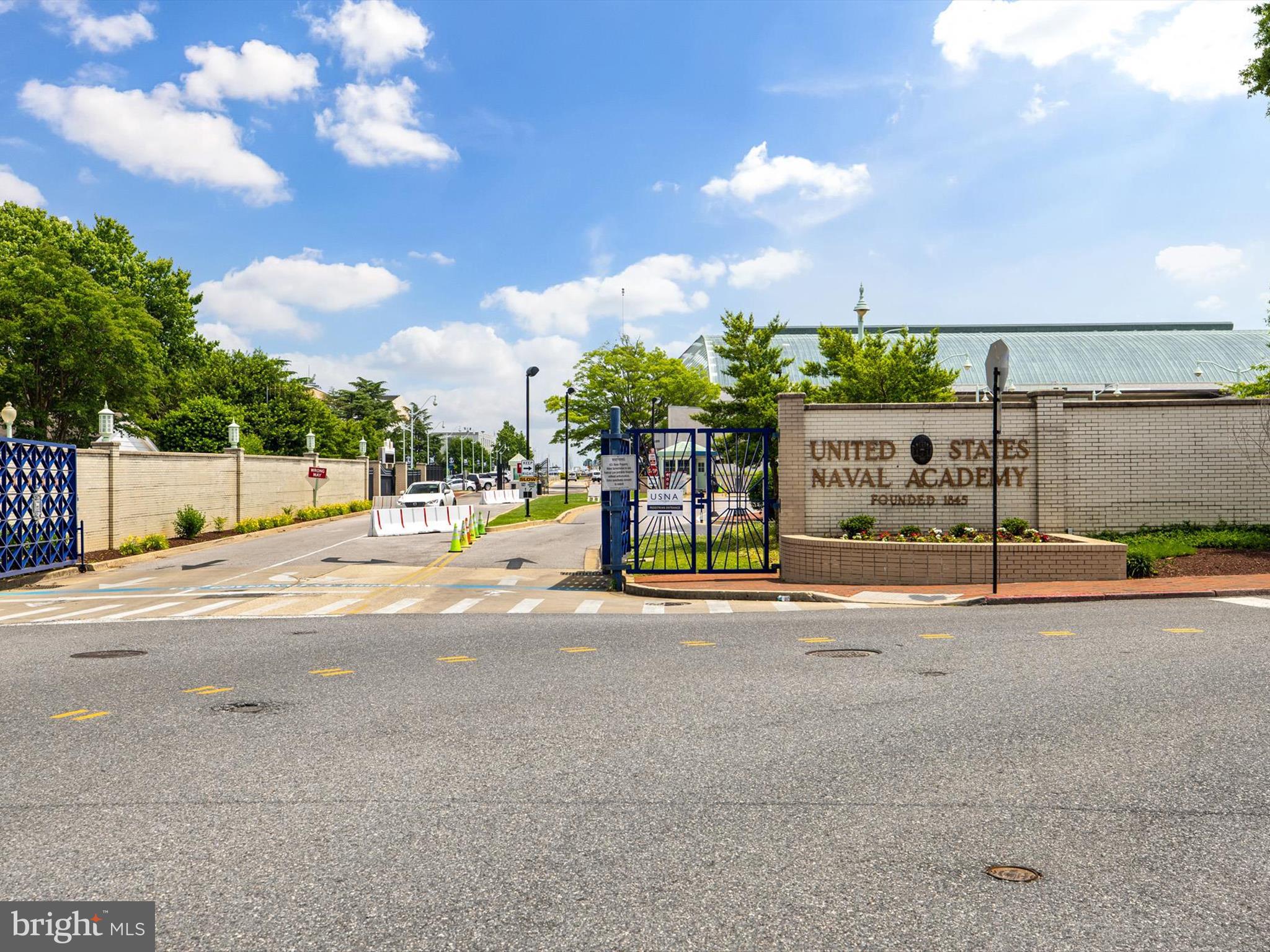 THE YACHT CLUB CONDOMINIUMS - Residential