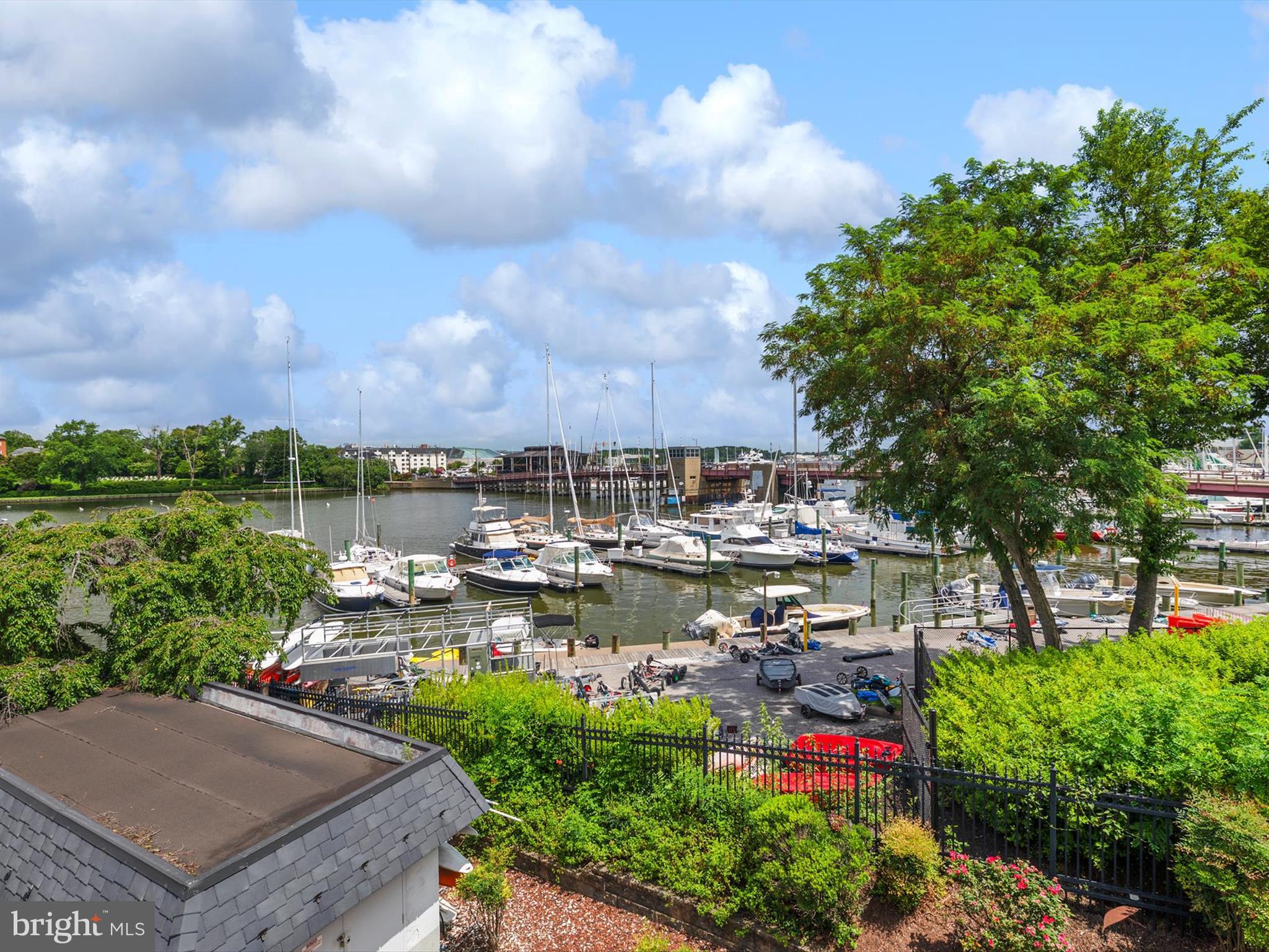 THE YACHT CLUB CONDOMINIUMS - Residential