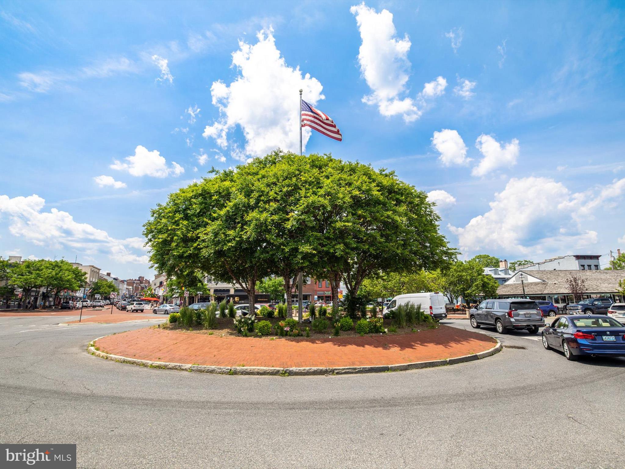 THE YACHT CLUB CONDOMINIUMS - Residential
