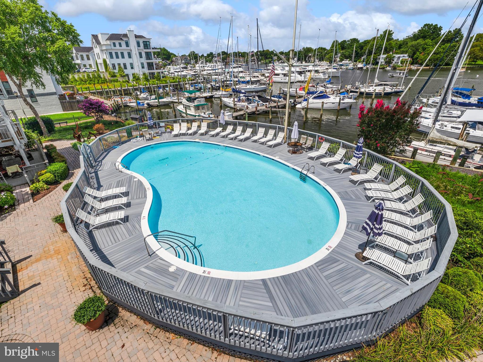THE YACHT CLUB CONDOMINIUMS - Residential