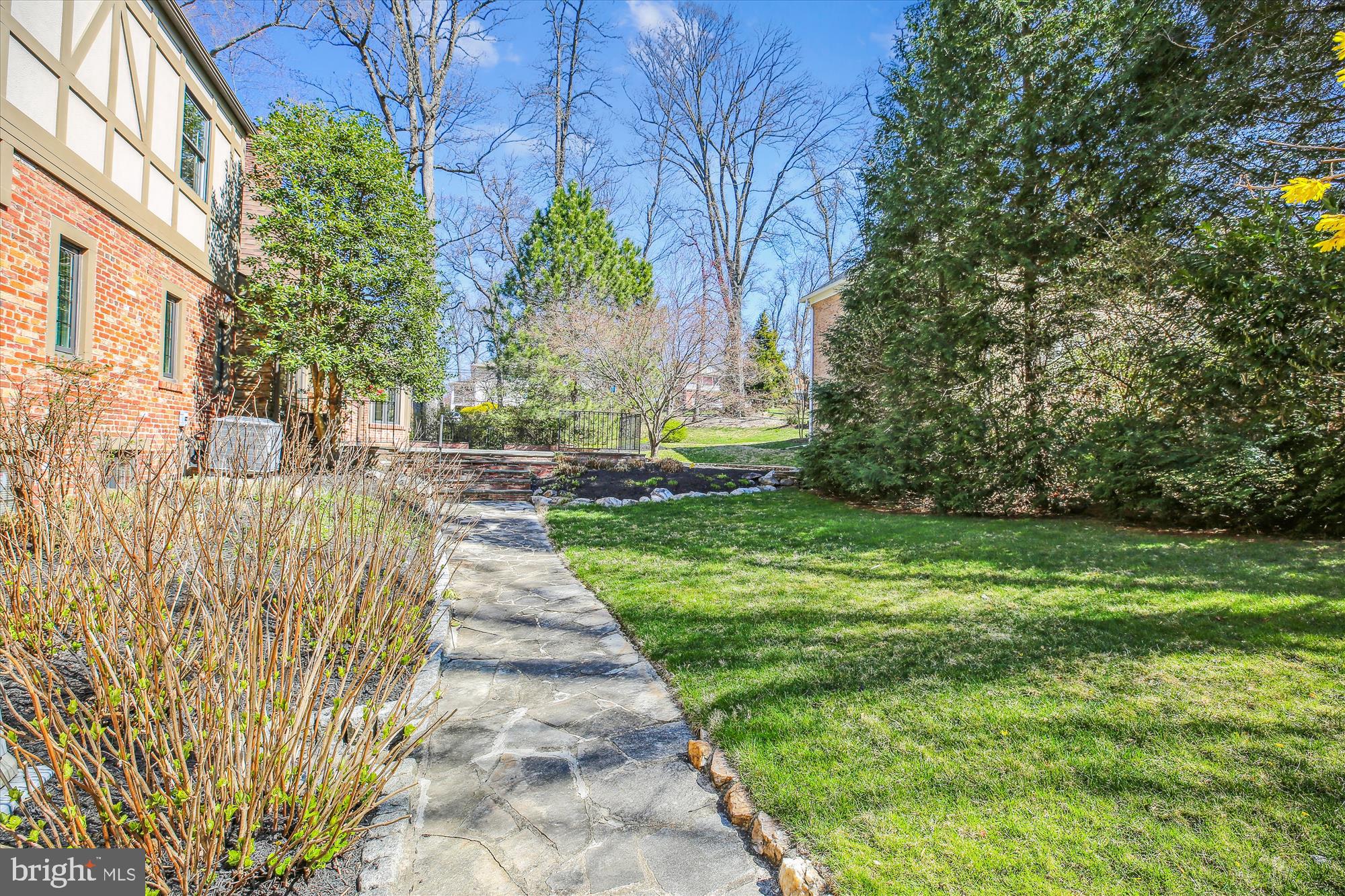 MANOR PARK - Residential