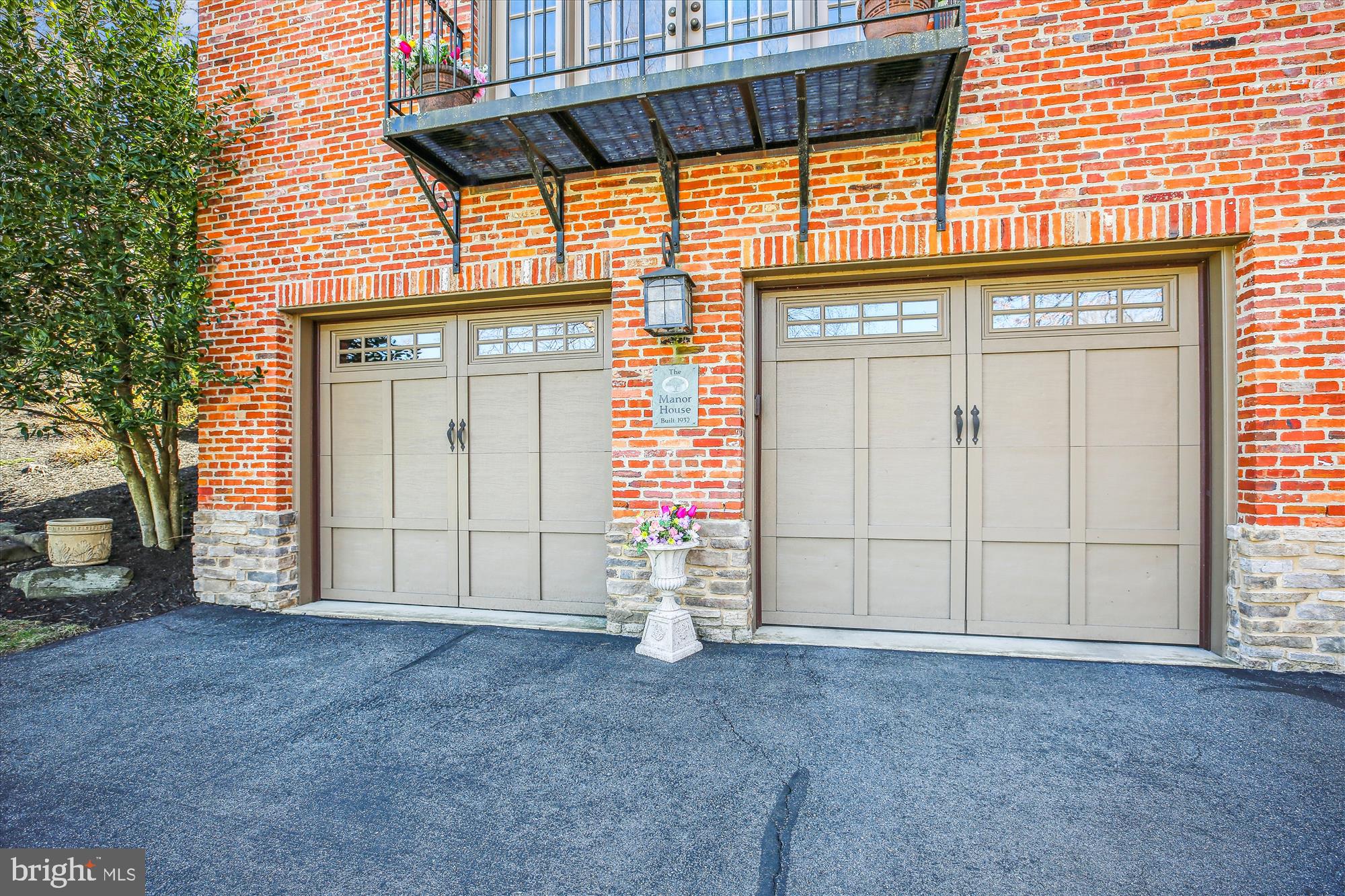 MANOR PARK - Residential