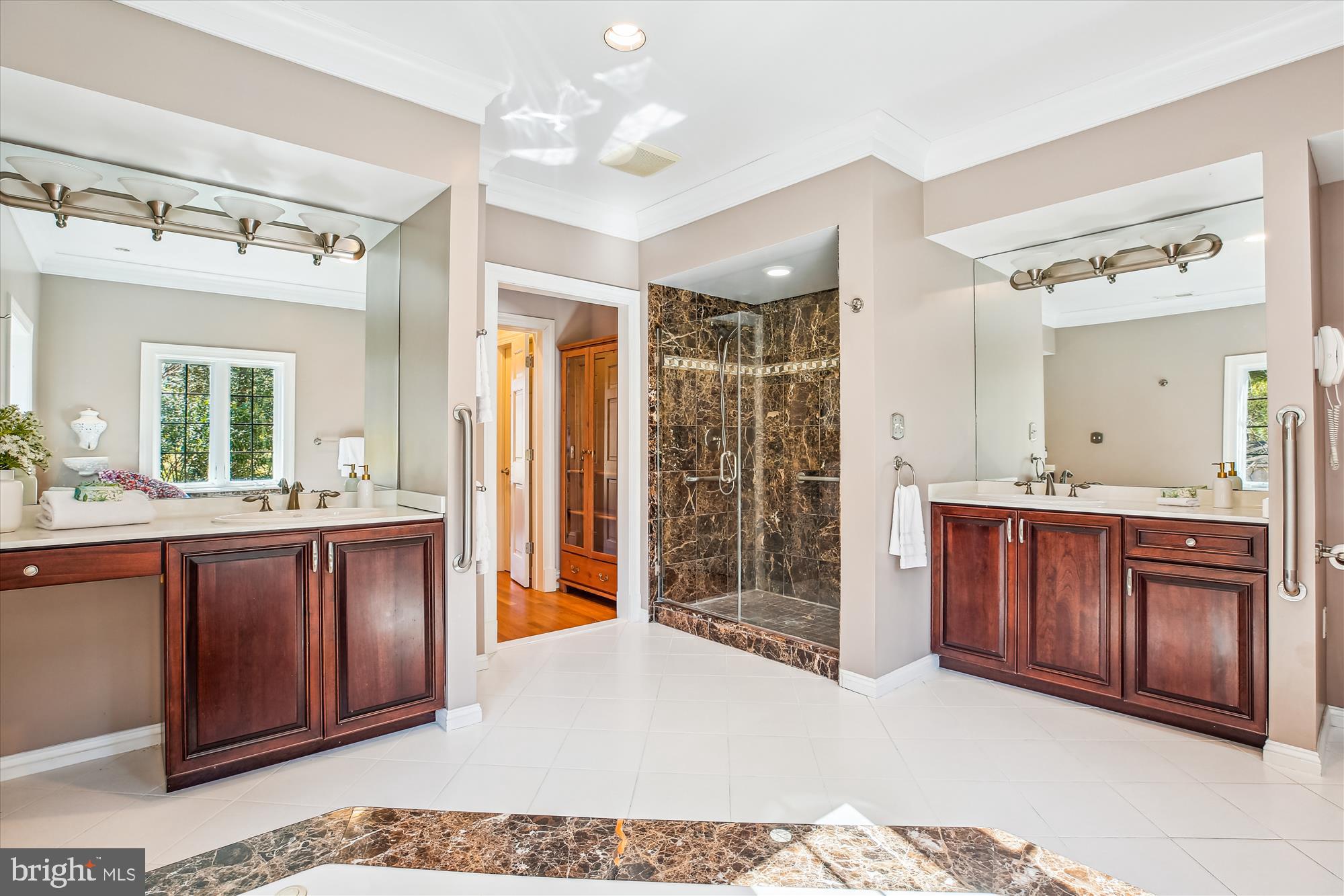 MANOR PARK - Residential