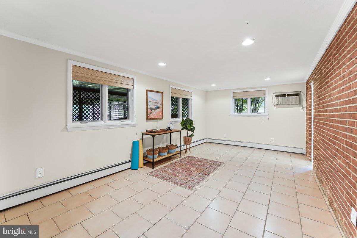 MARPLEWOOD VILLA - Residential