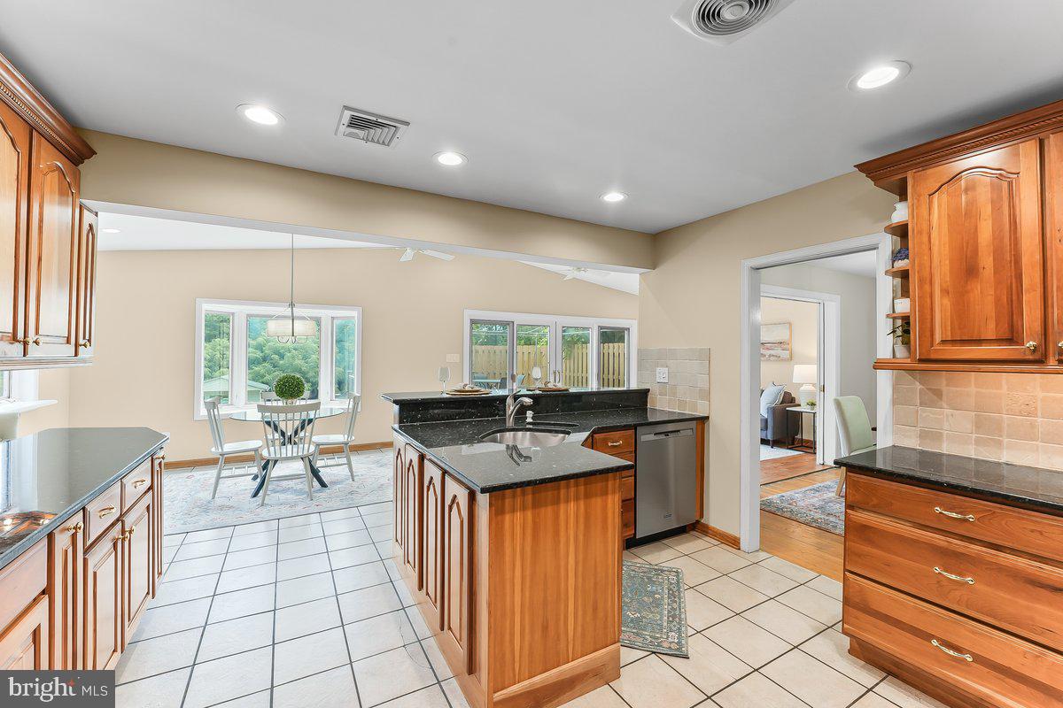 MARPLEWOOD VILLA - Residential