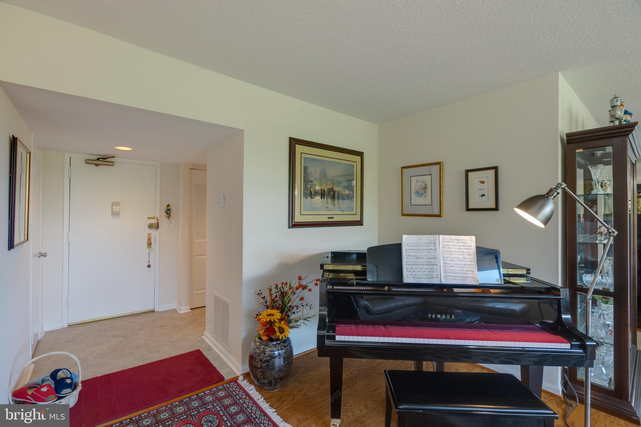 SKYLINE HOUSE - Residential