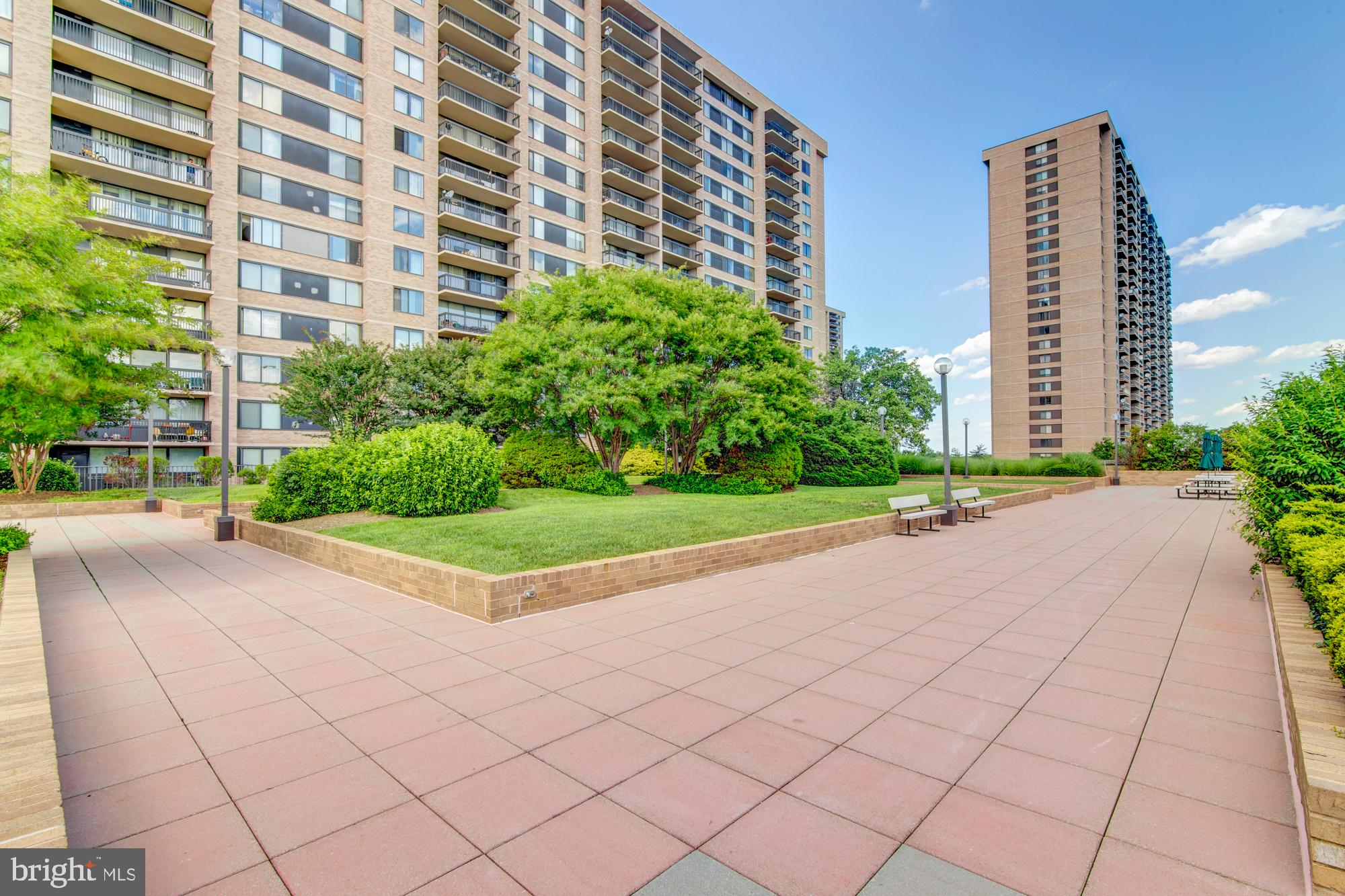 SKYLINE HOUSE - Residential