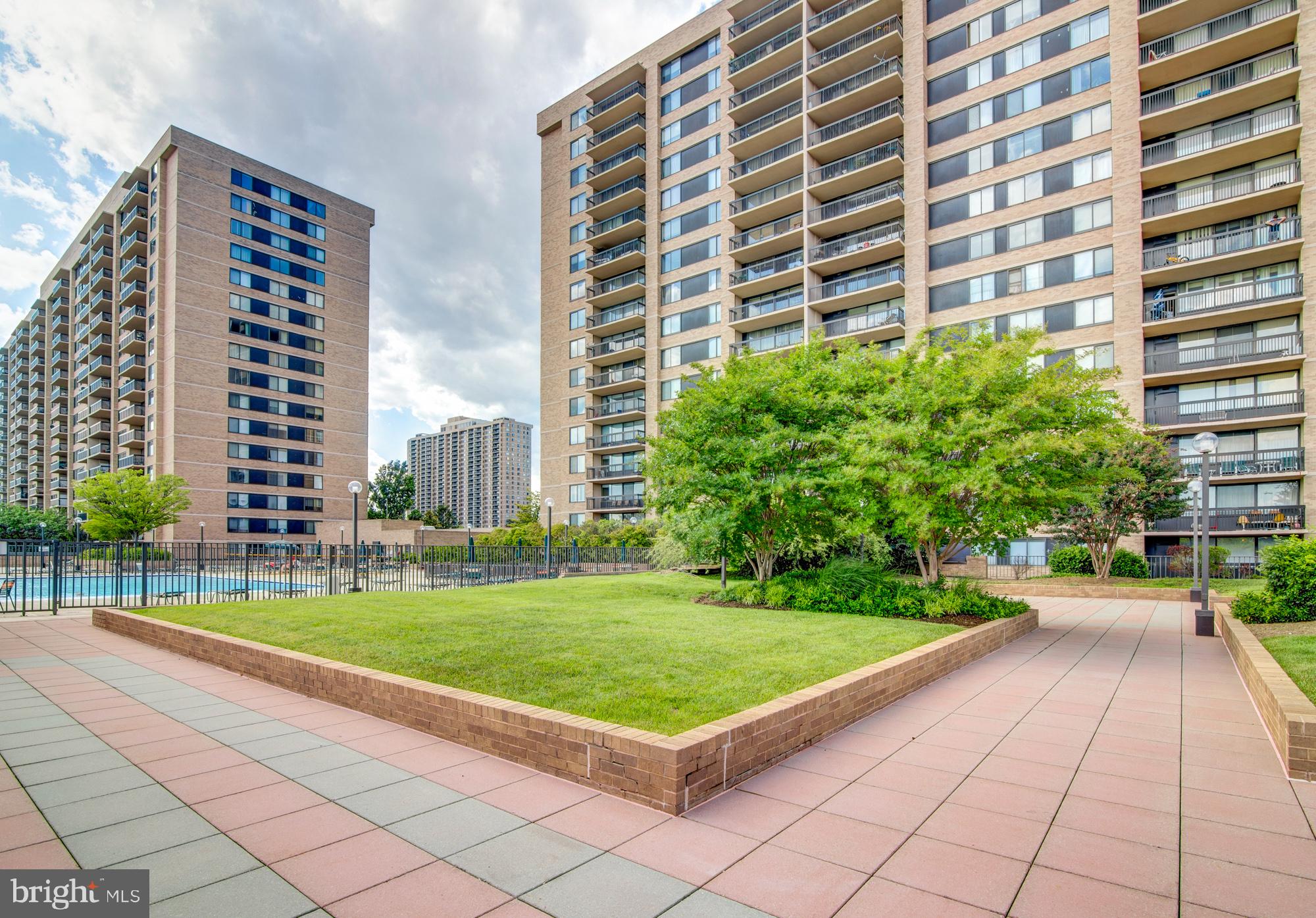 SKYLINE HOUSE - Residential