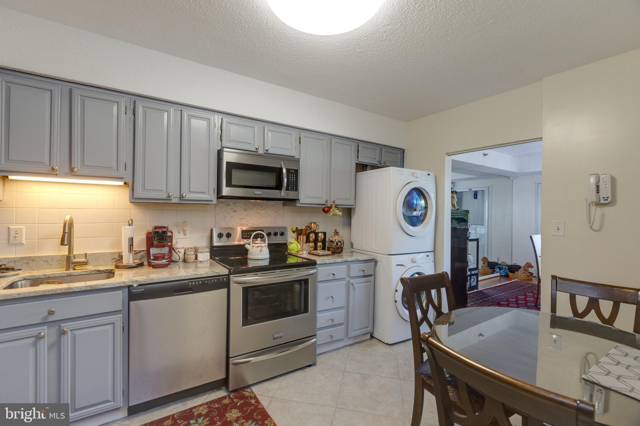 SKYLINE HOUSE - Residential