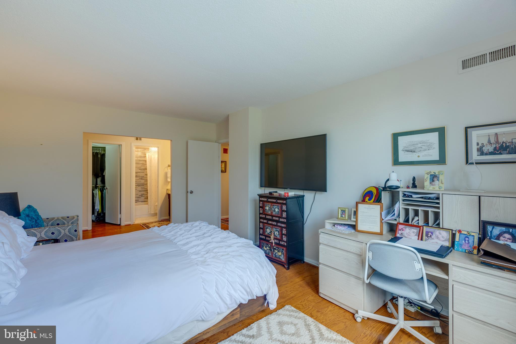 SKYLINE HOUSE - Residential