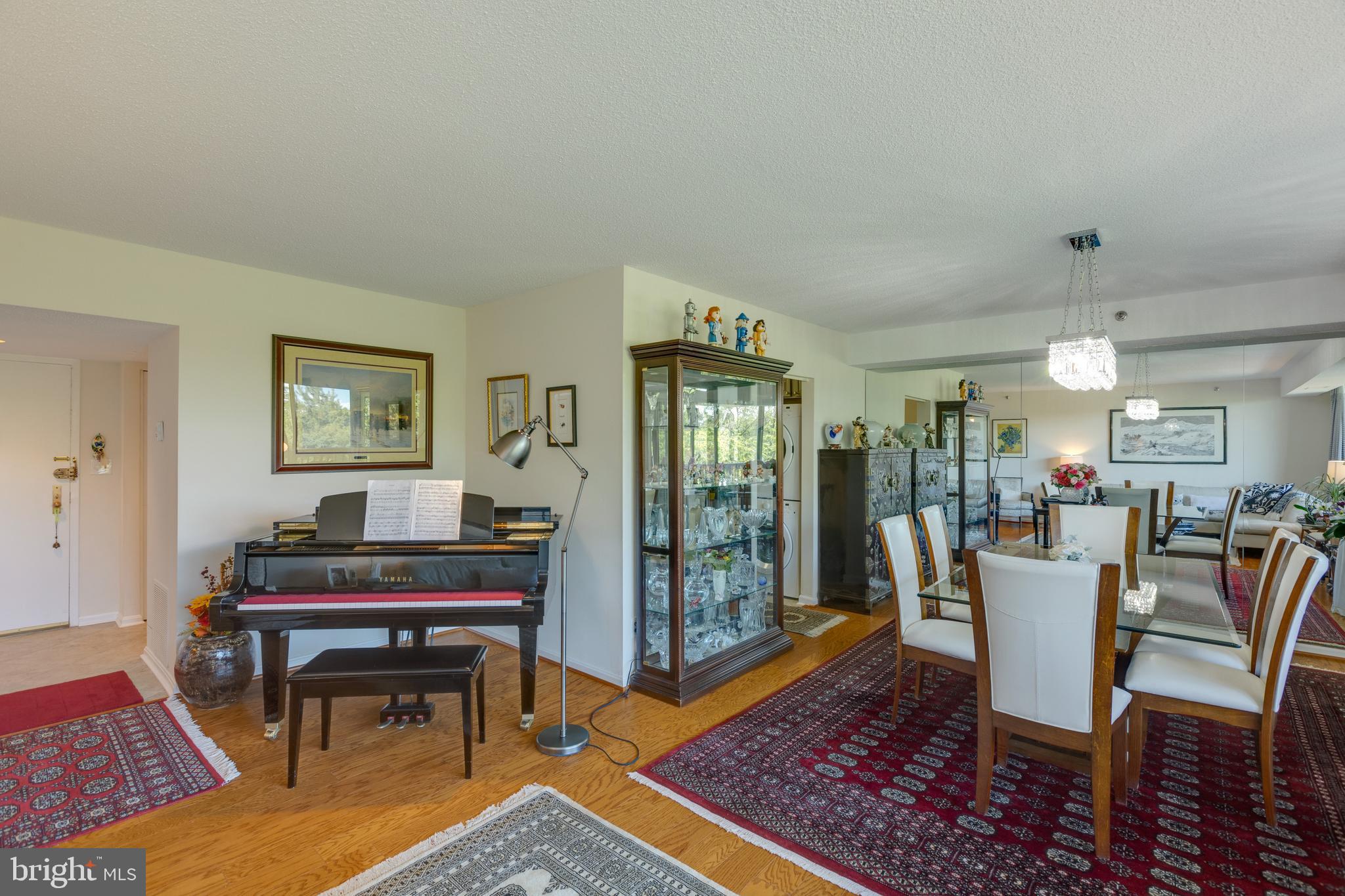 SKYLINE HOUSE - Residential