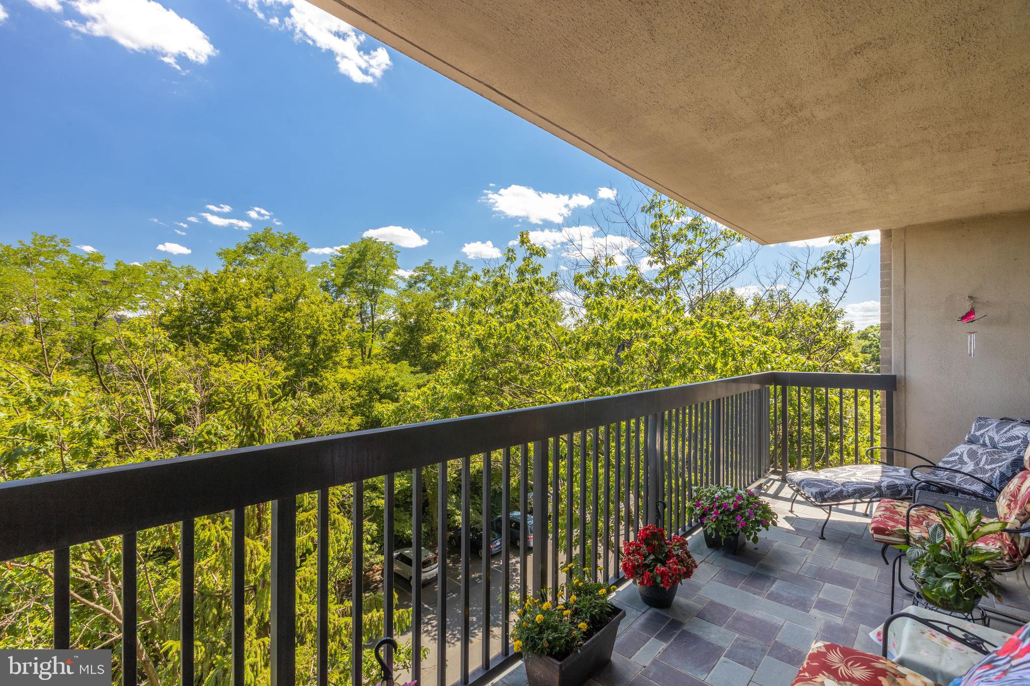 SKYLINE HOUSE - Residential