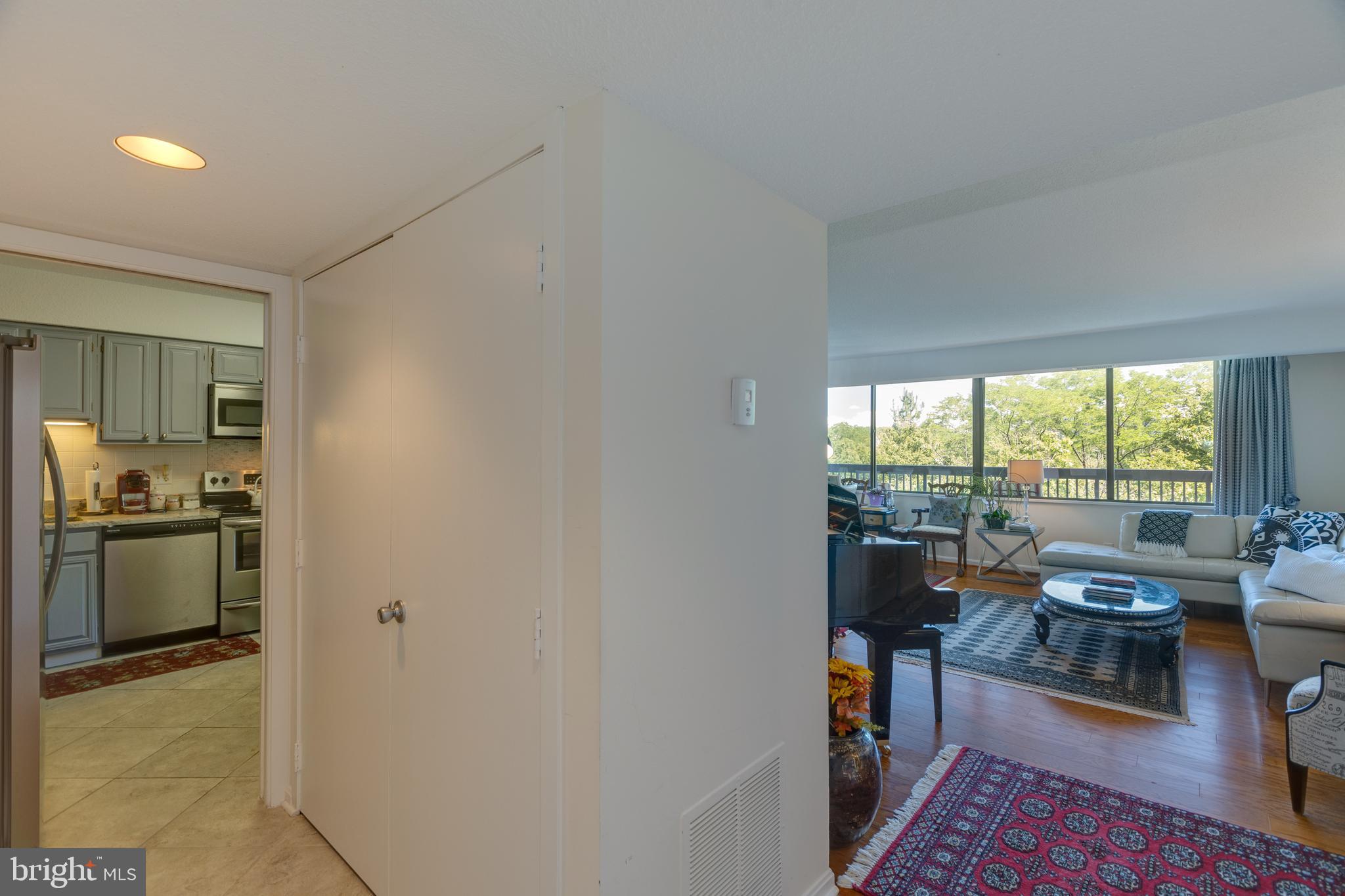 SKYLINE HOUSE - Residential