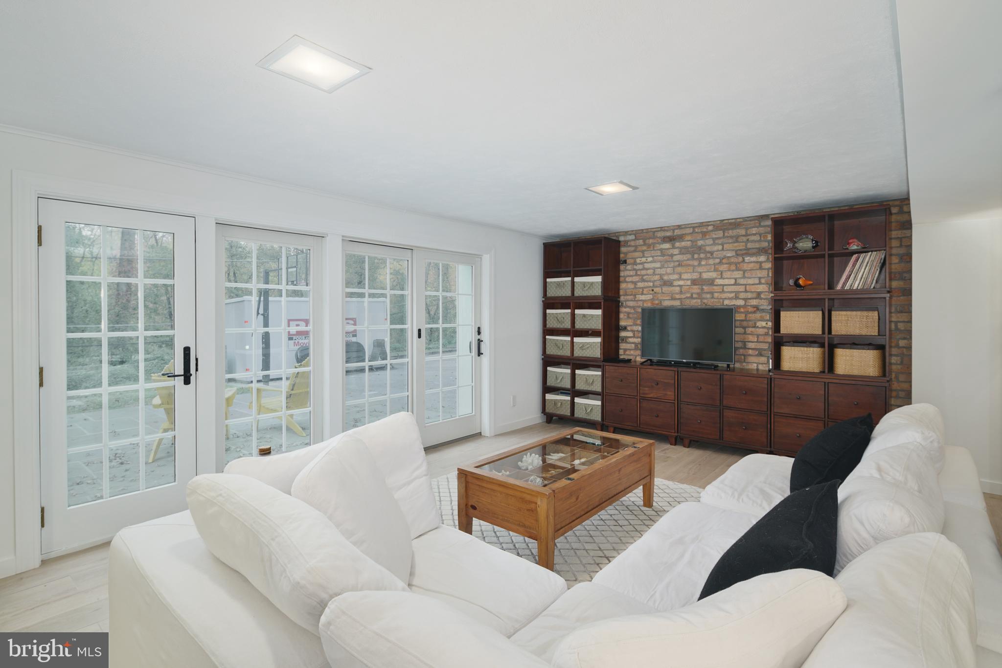 GLADWYNE - Residential