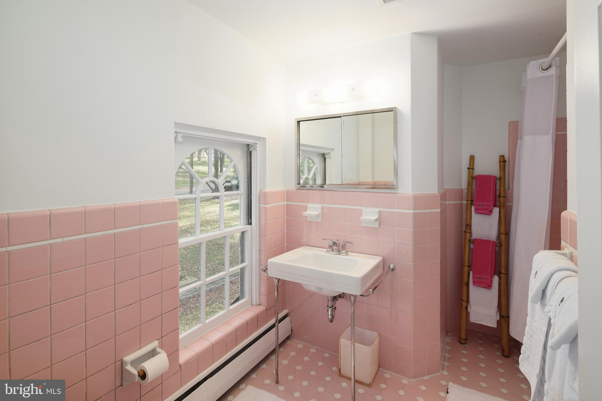 GLADWYNE - Residential