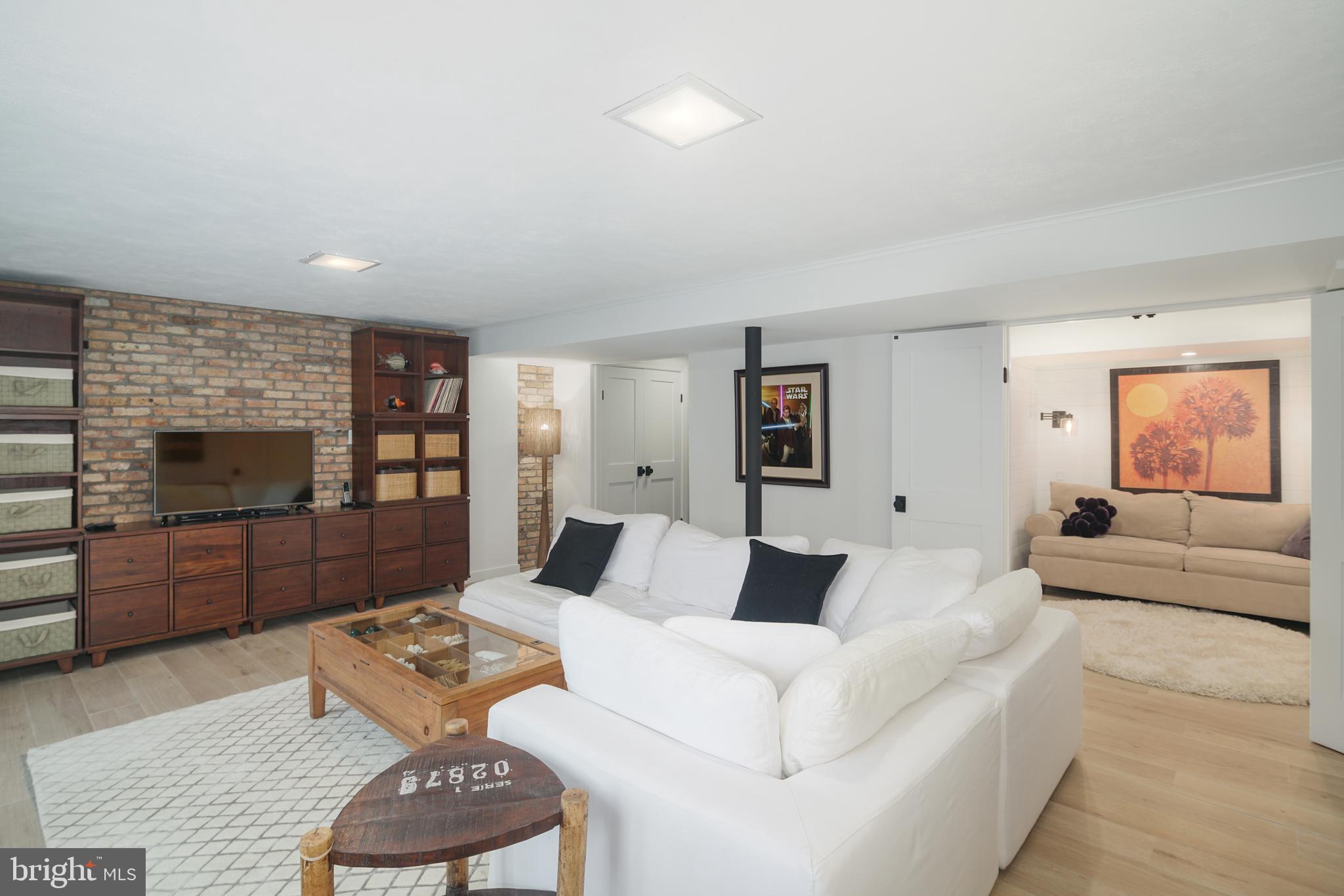 GLADWYNE - Residential