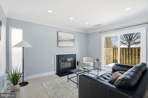 8626 VILLAGE SQUARE 8626 ALEXANDRIA VA 22309