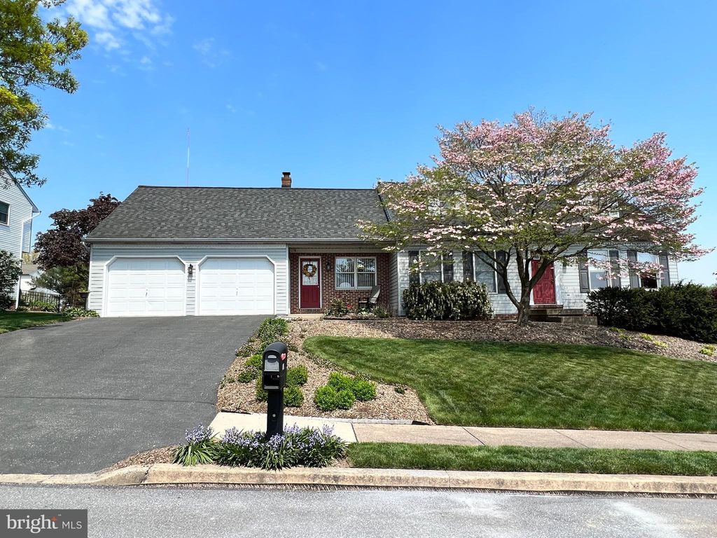 Photo of 11 SOUTHVIEW CIR, ELIZABETHTOWN, PA 17022 (MLS # PALA2033364)