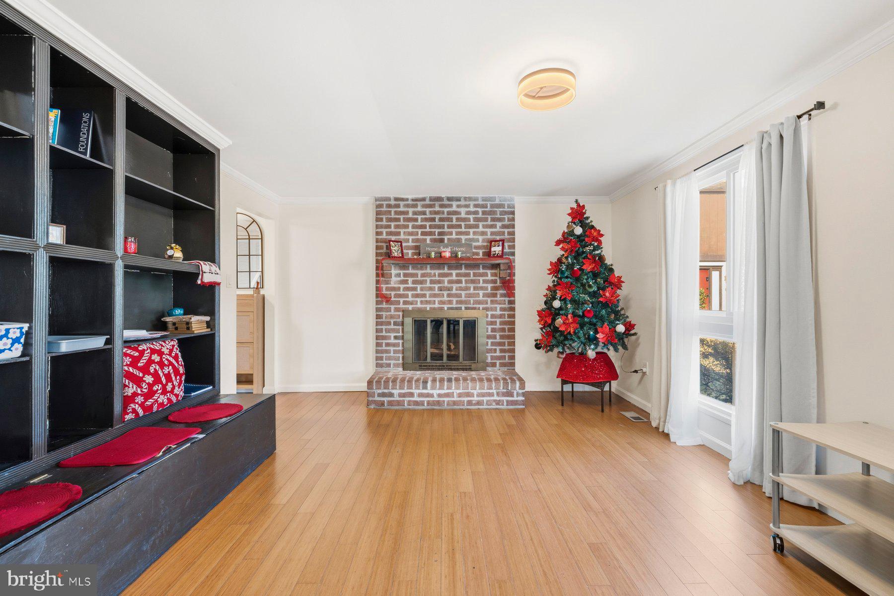 VILLAGE OF WILDE LAKE - Residential