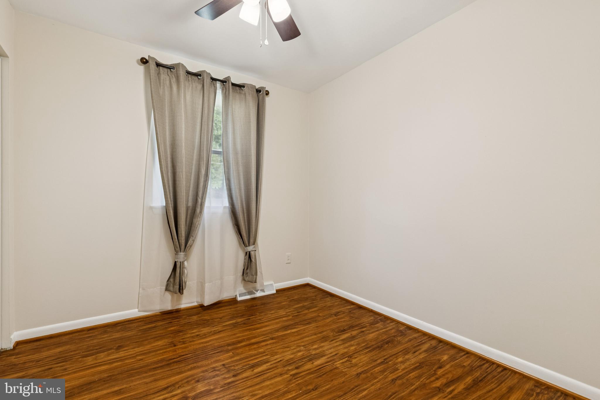 APPLE GROVE - Residential Lease