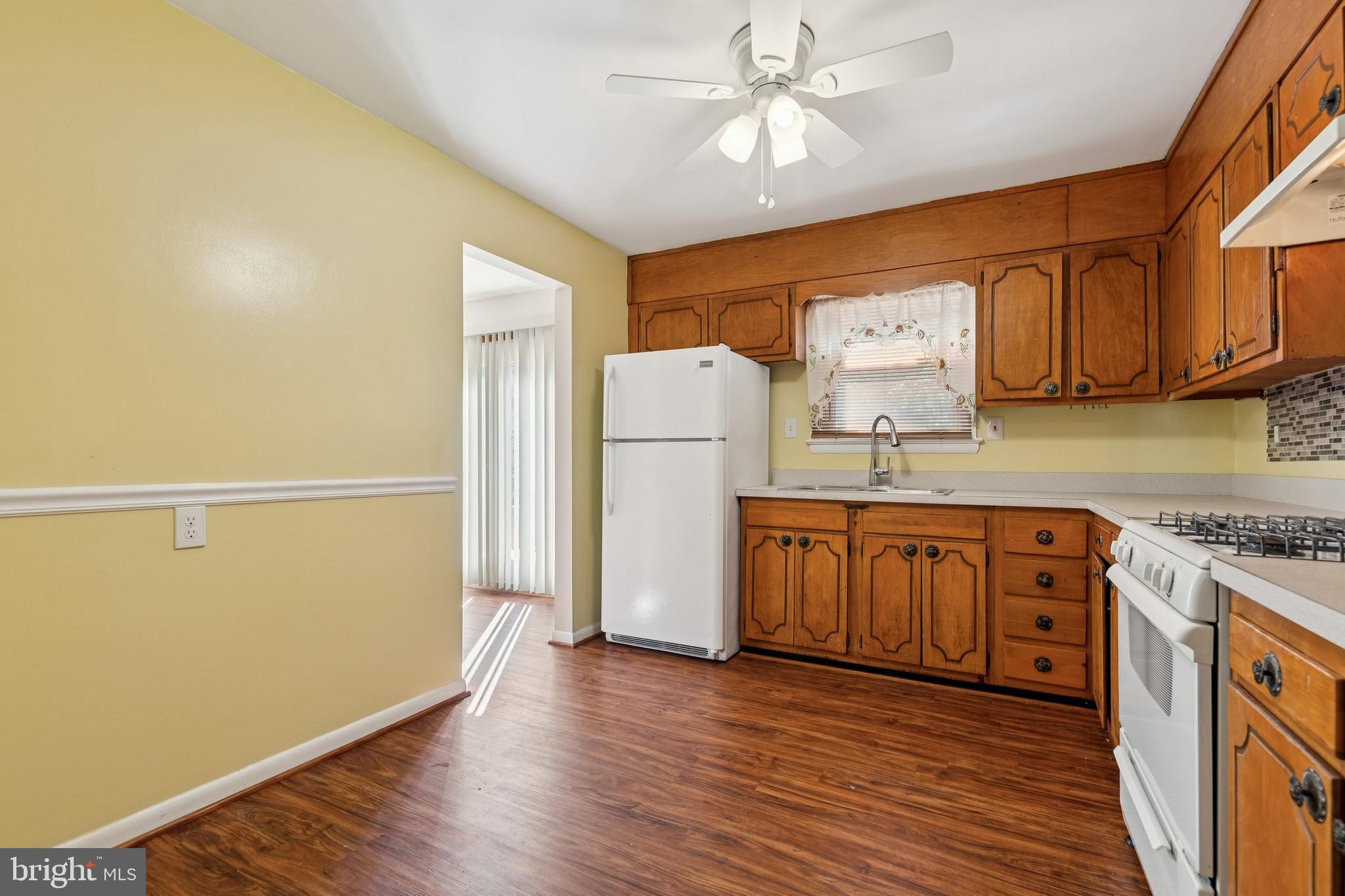 APPLE GROVE - Residential Lease