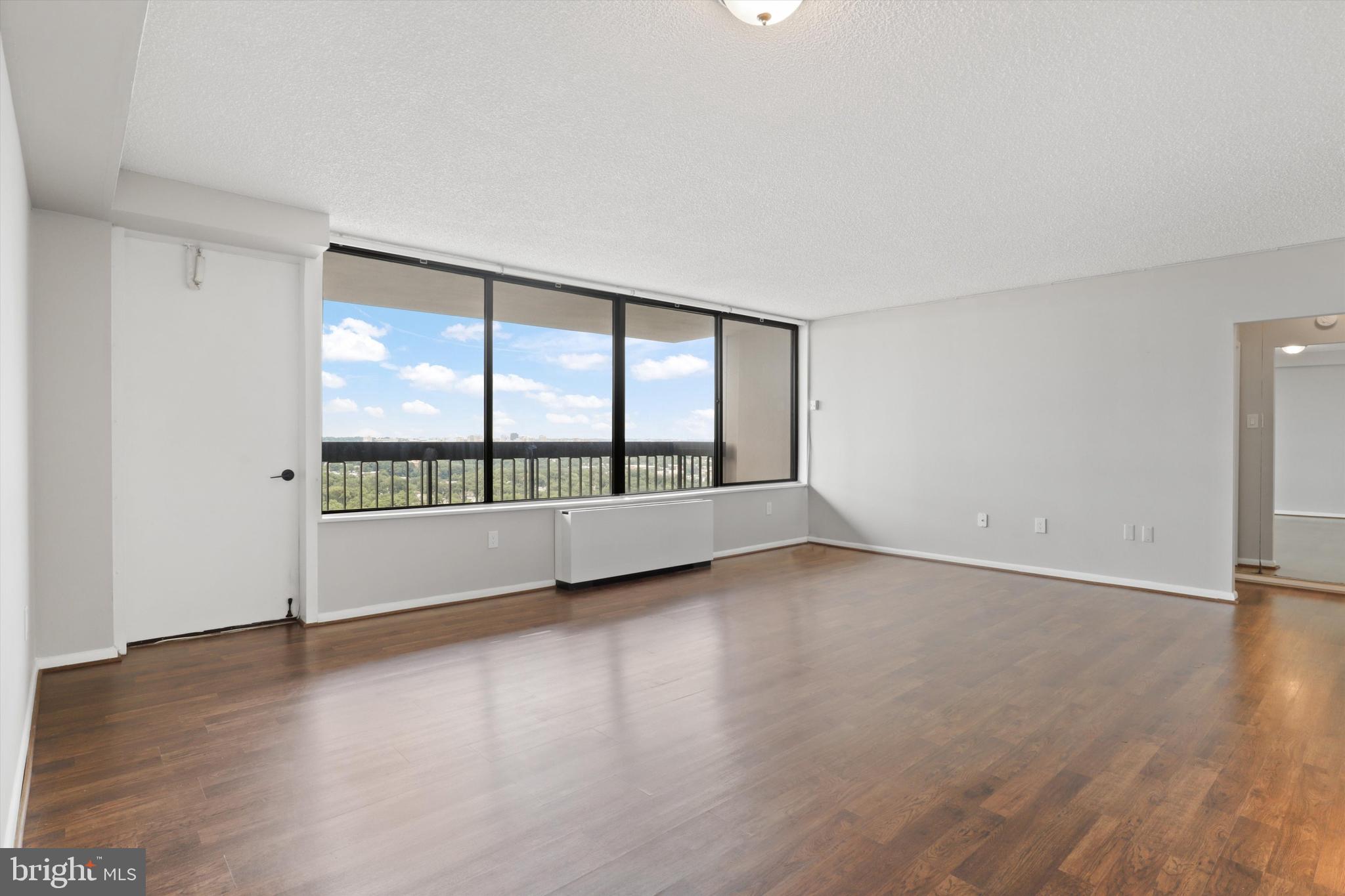 SKYLINE PLAZA - Residential