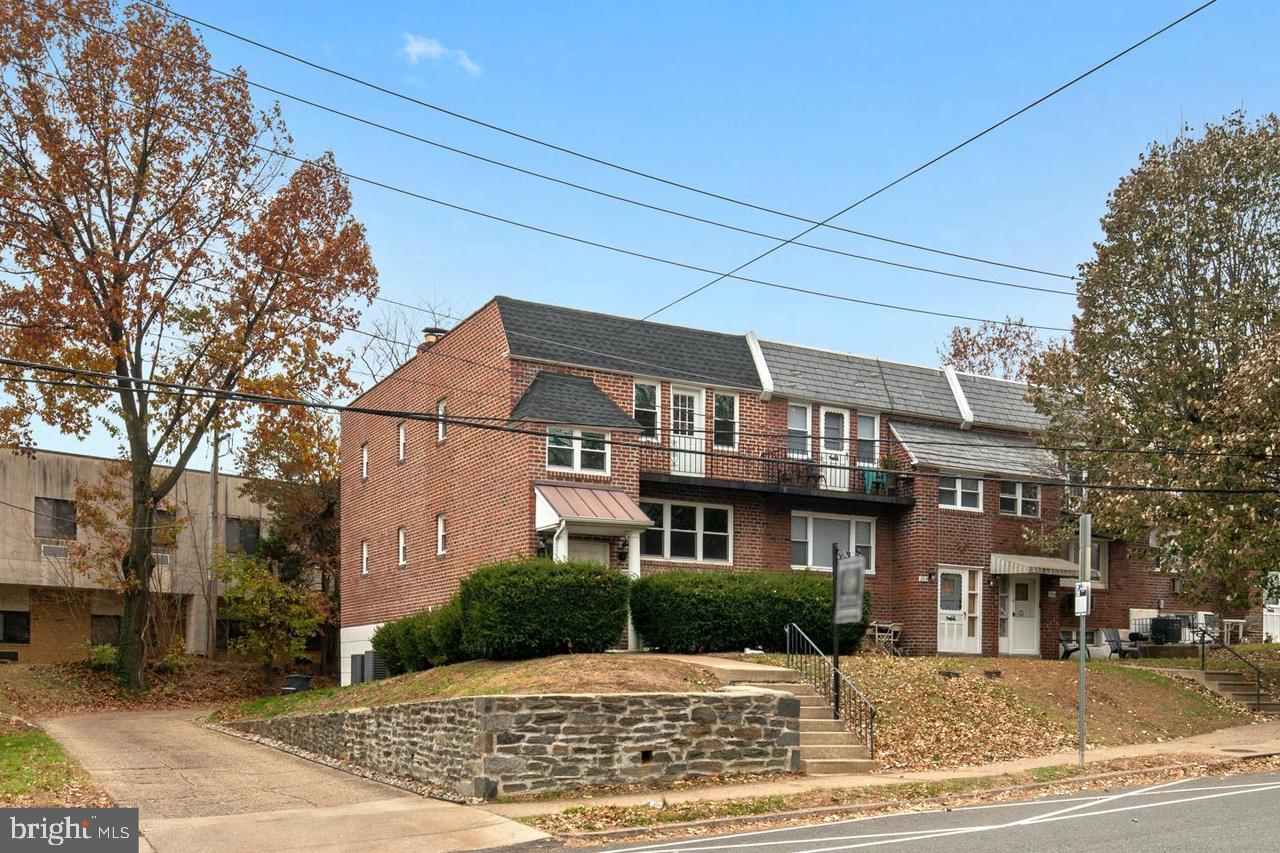 Welcome to 2702 Cranston Rd!
This beautifully maintained 2-bedroom, 1-bath apartment is located in the highly desirable Wynnefield Heights neighborhood. Each unit has its own private entrance for added privacy and convenience. Enjoy the comfort of central air, the convenience of an in-unit washer and dryer, and the added bonus of a dedicated garage space. Don’t miss the opportunity to live in a quiet, well-kept area close to major schools, shops, and transit. Tenants are responsible for gas, electric, and a $40 monthly water fee. Renter’s insurance is required. Pets are allowed with an additional fee.