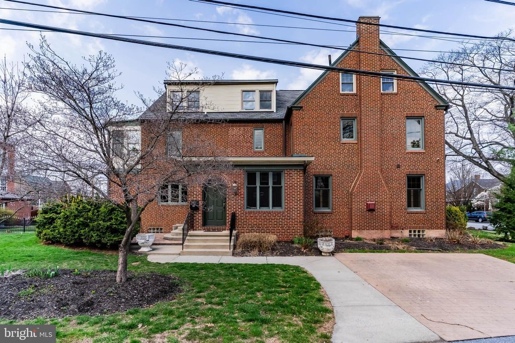 Photo of 118 Graham Street, HARRISBURG, PA 17110 (MLS # PADA2058326)