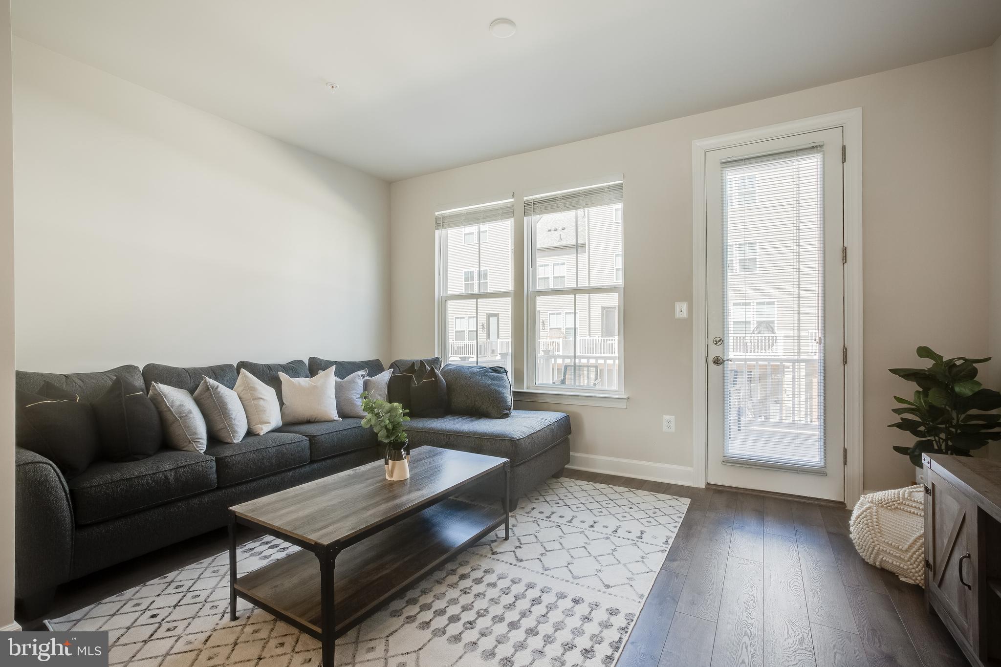 CAPITAL COURT - Residential