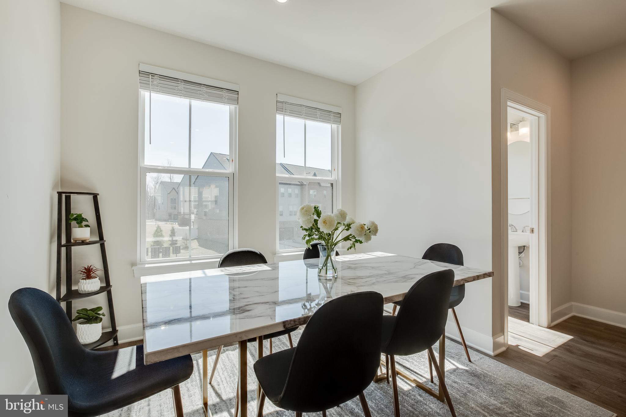 CAPITAL COURT - Residential