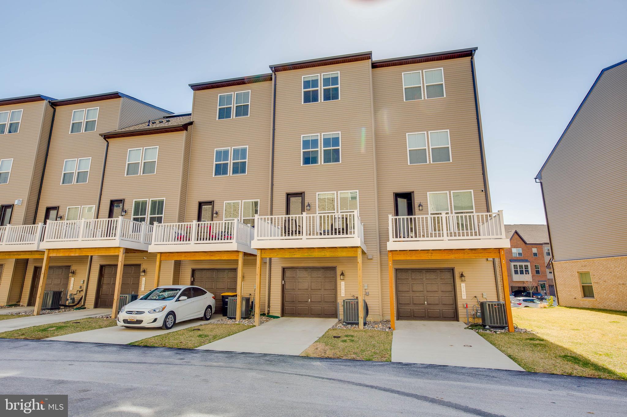 CAPITAL COURT - Residential