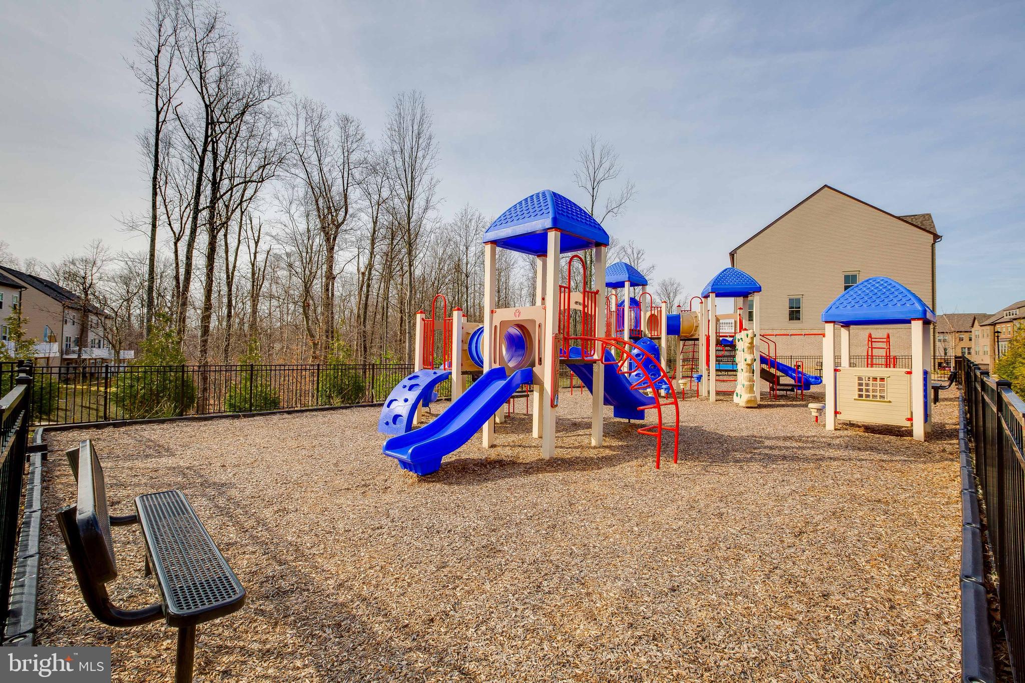 CAPITAL COURT - Residential